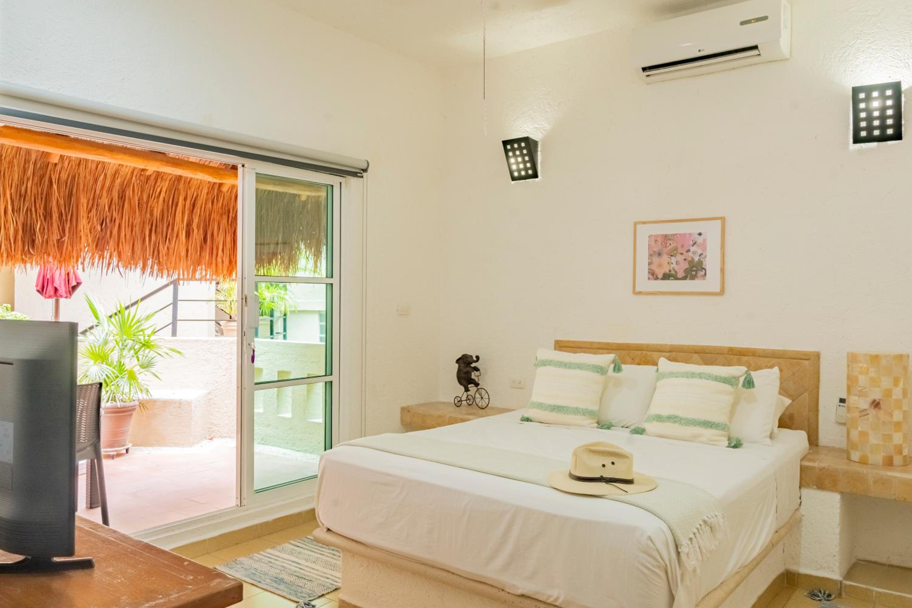 Amazing Complex Near 5th Avenue by Andiani Travel