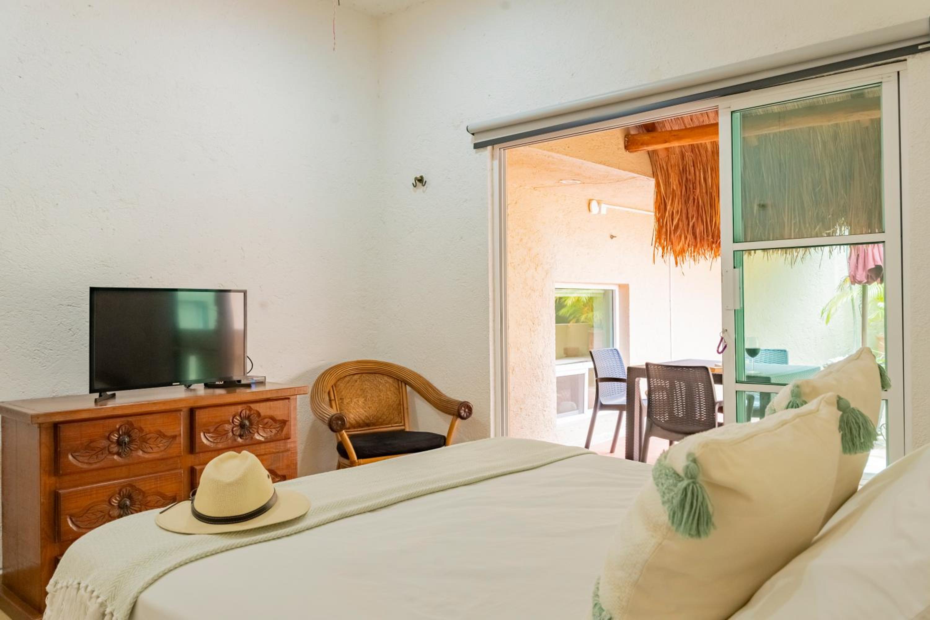 Amazing Complex Near 5th Avenue by Andiani Travel