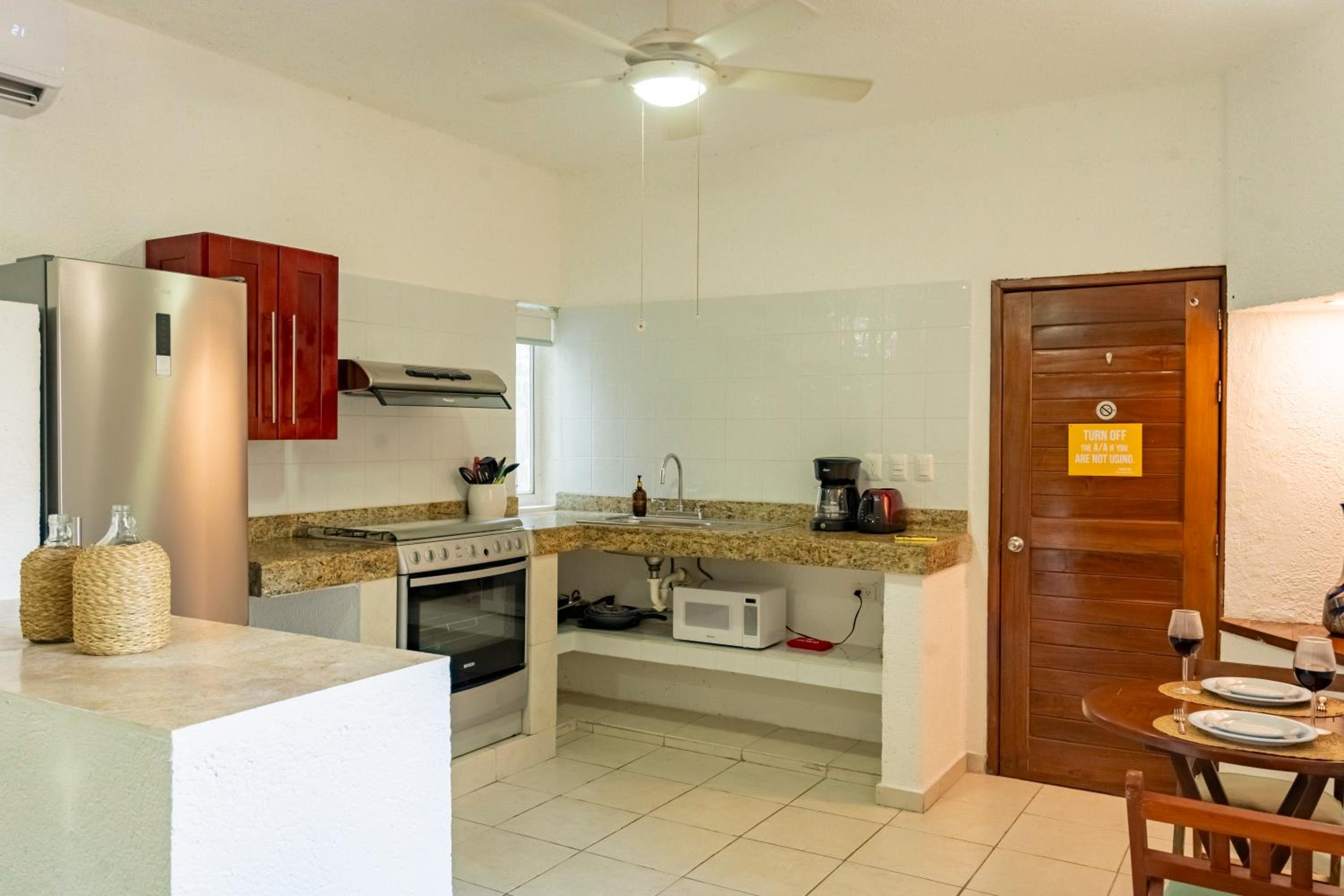Amazing Complex Near 5th Avenue by Andiani Travel