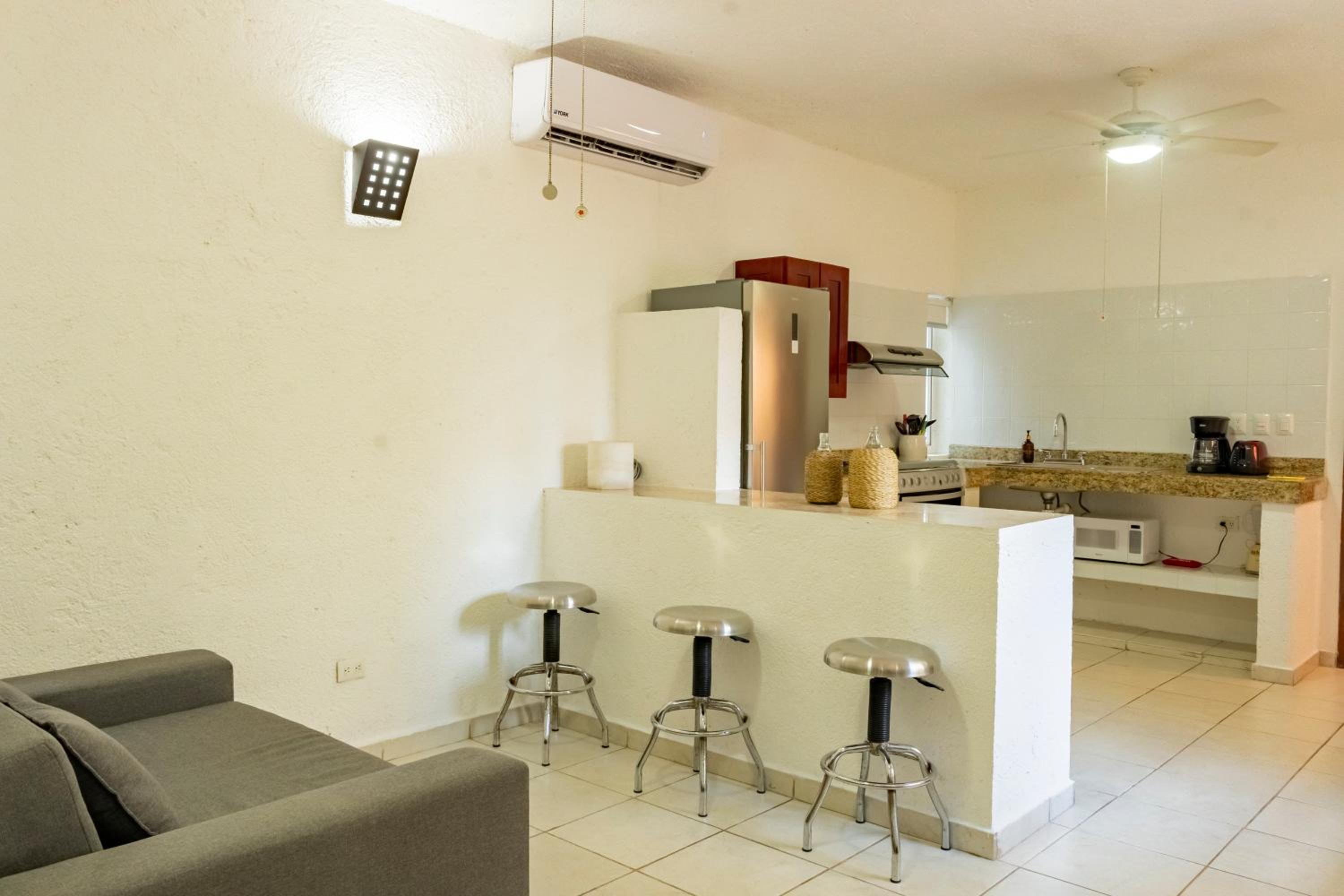 Amazing Complex Near 5th Avenue by Andiani Travel