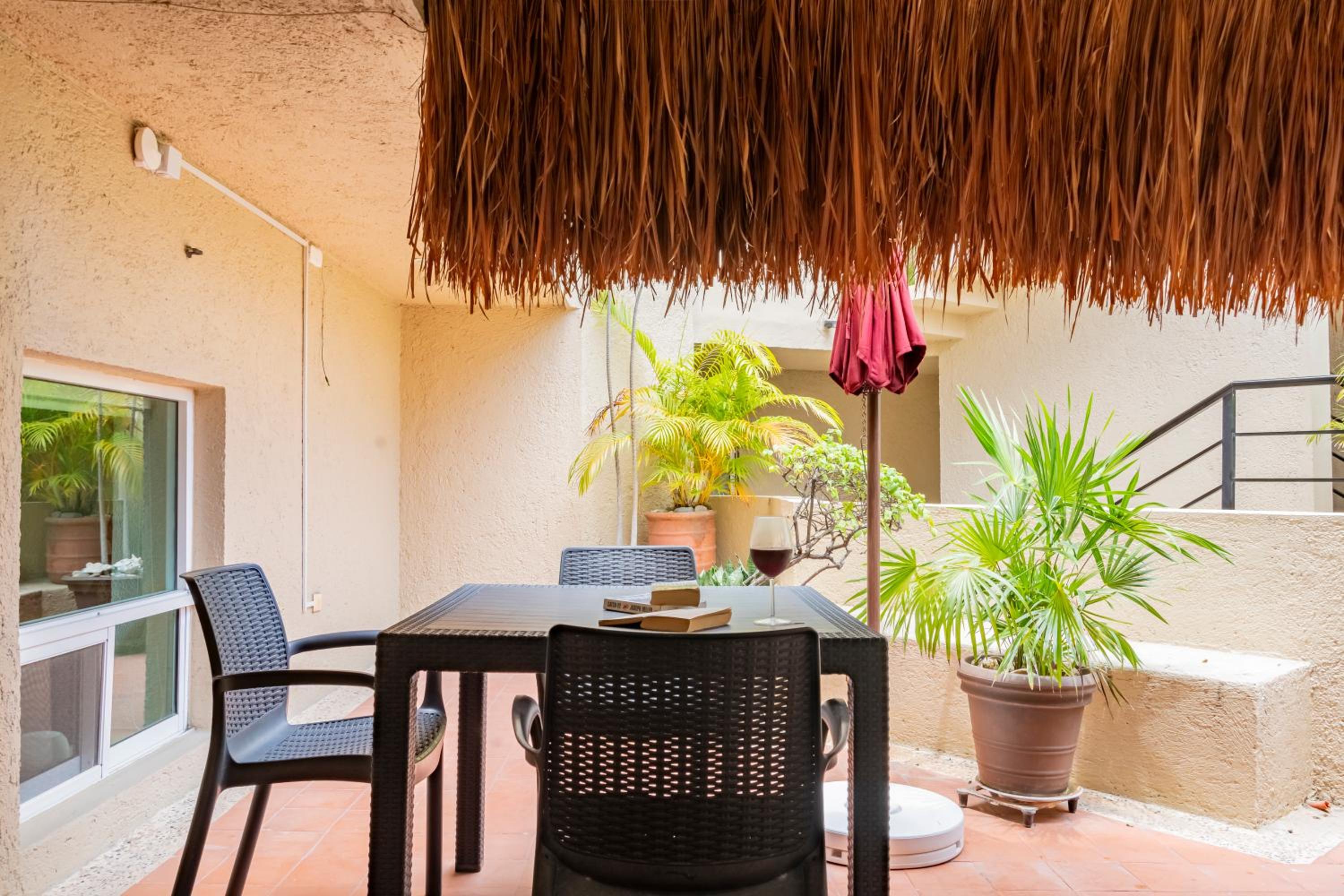 Amazing Complex Near 5th Avenue by Andiani Travel