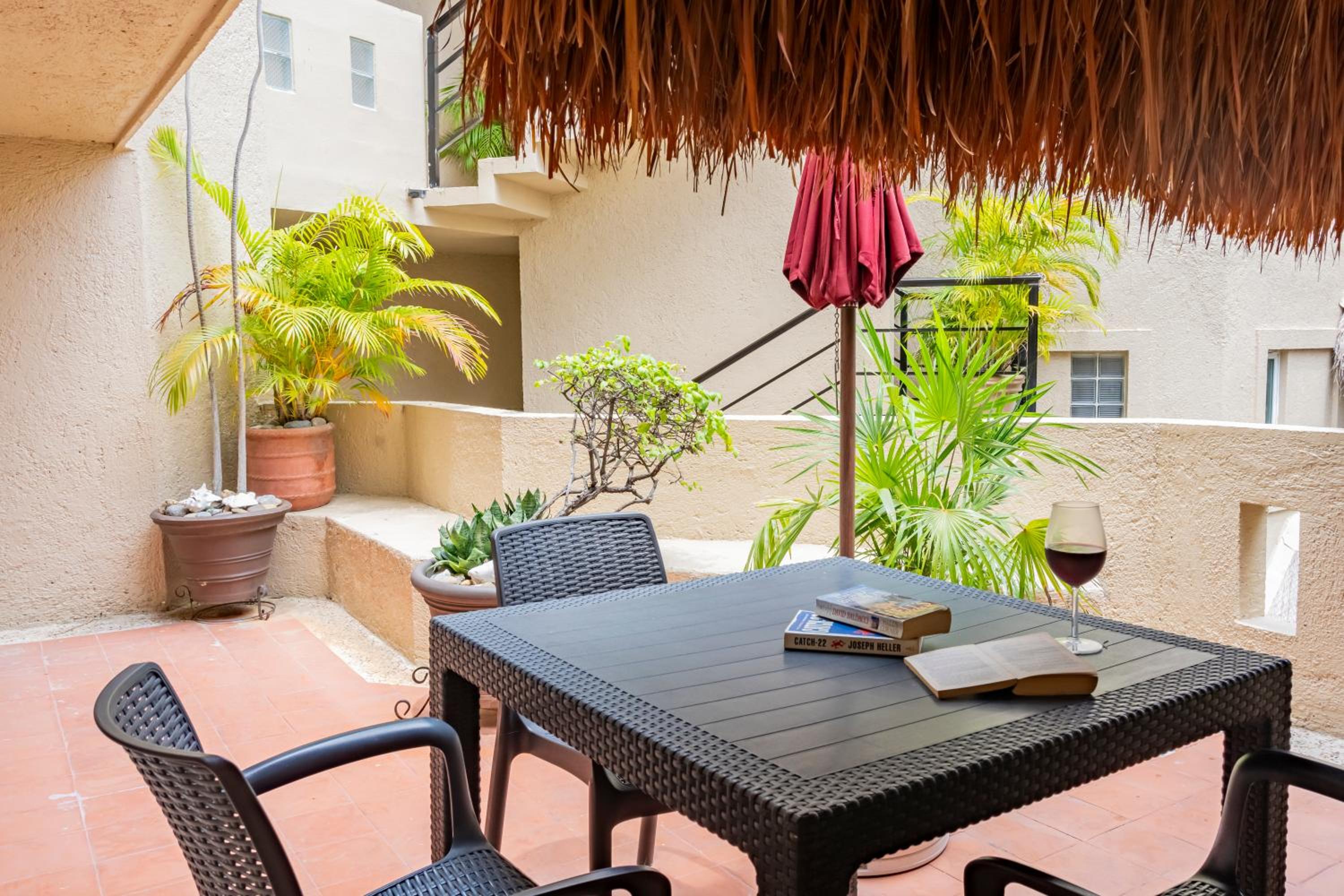 Amazing Complex Near 5th Avenue by Andiani Travel