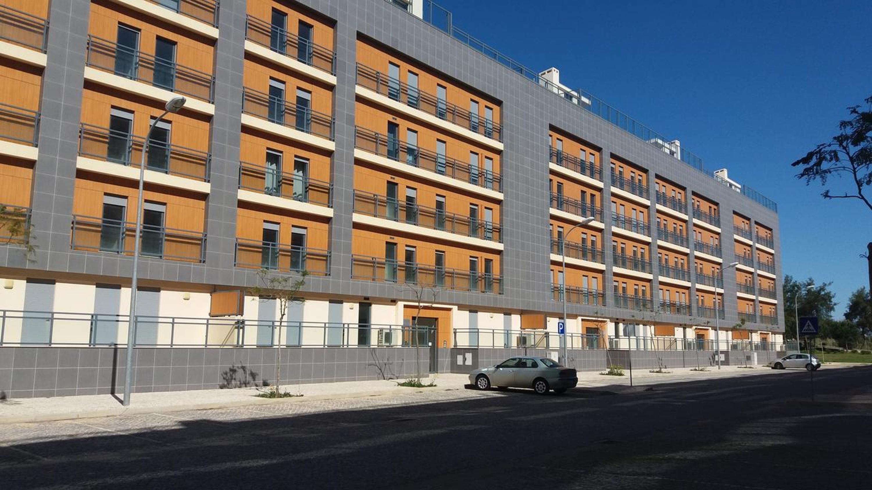Apartamento Novo com Piscina Olhão view 3