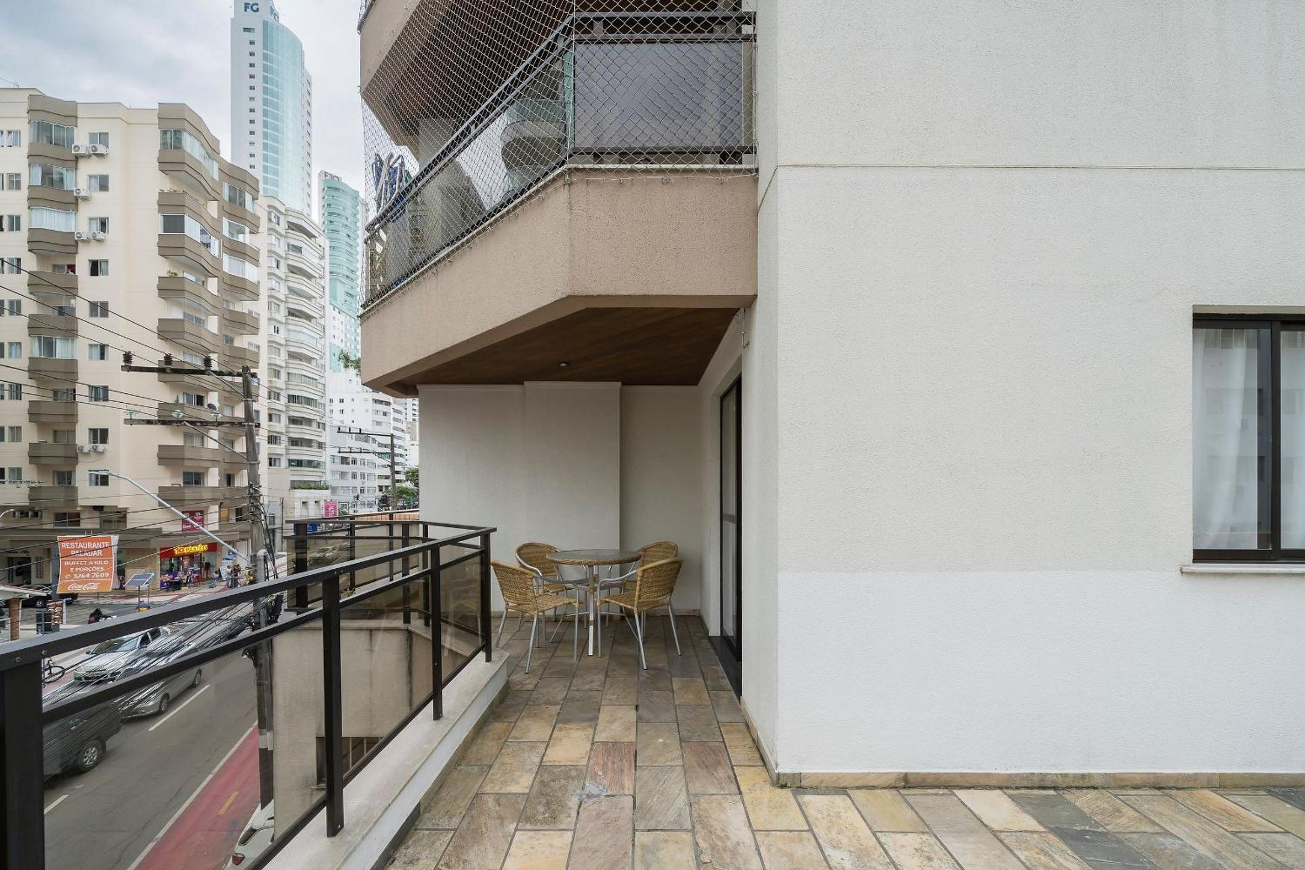 Apartment w balcony 250m from Praia Central ERJ101