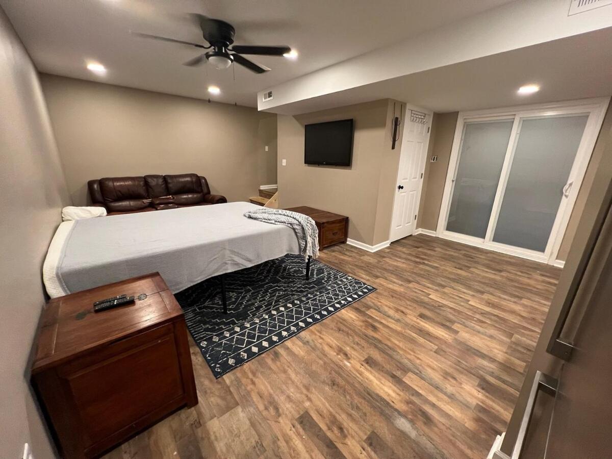 Charming Renovated Home Near Fayetteville, Rustic Retreat for Families