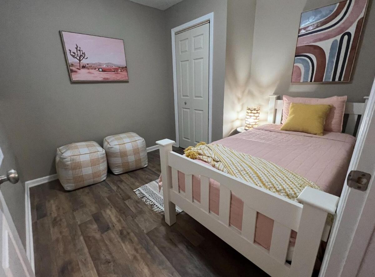Charming Renovated Home Near Fayetteville, Rustic Retreat for Families