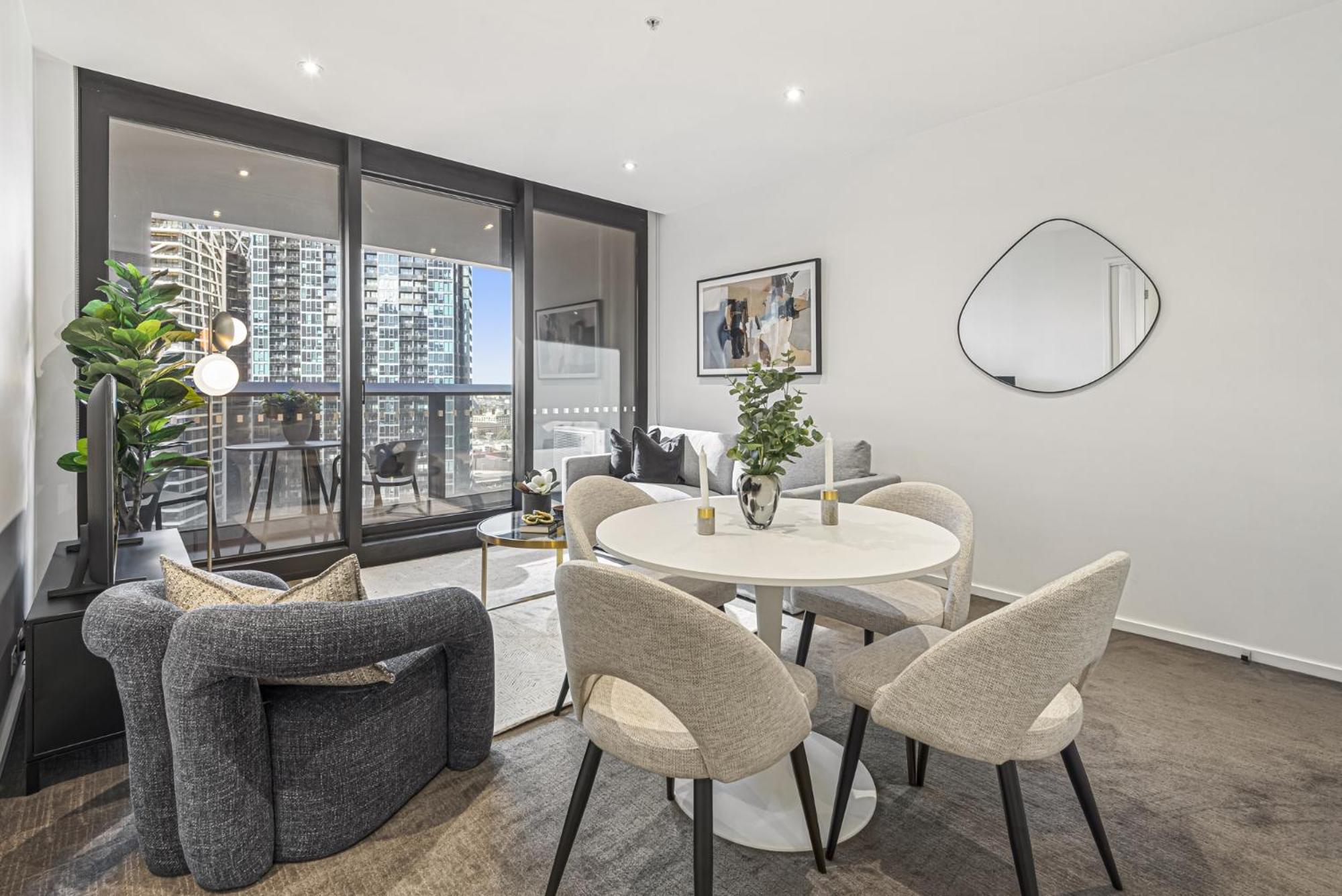 Elegant Southbank Escape Apartment with Balcony