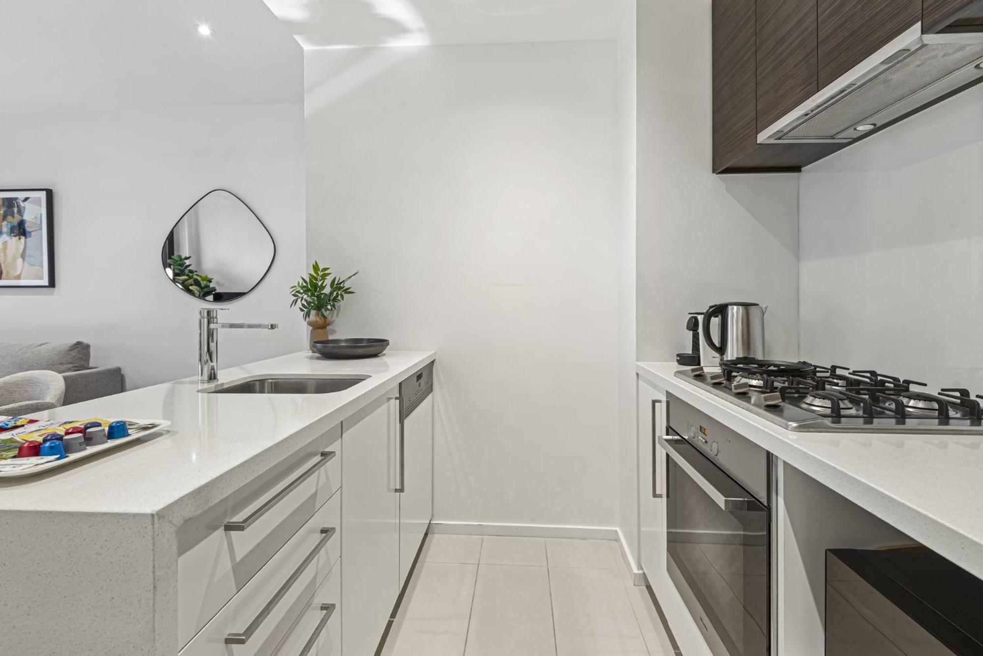 Elegant Southbank Escape Apartment with Balcony