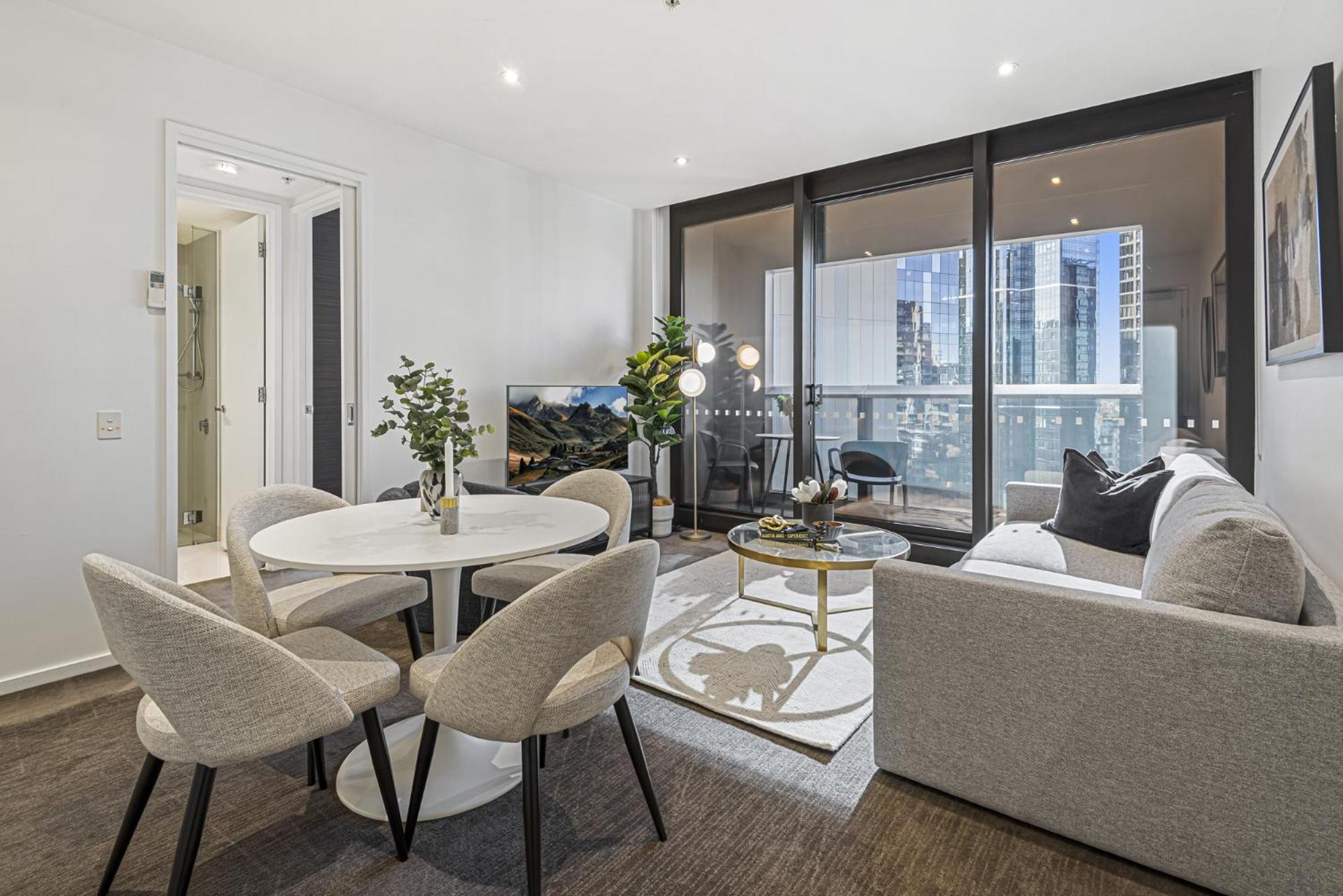 Elegant Southbank Escape Apartment with Balcony