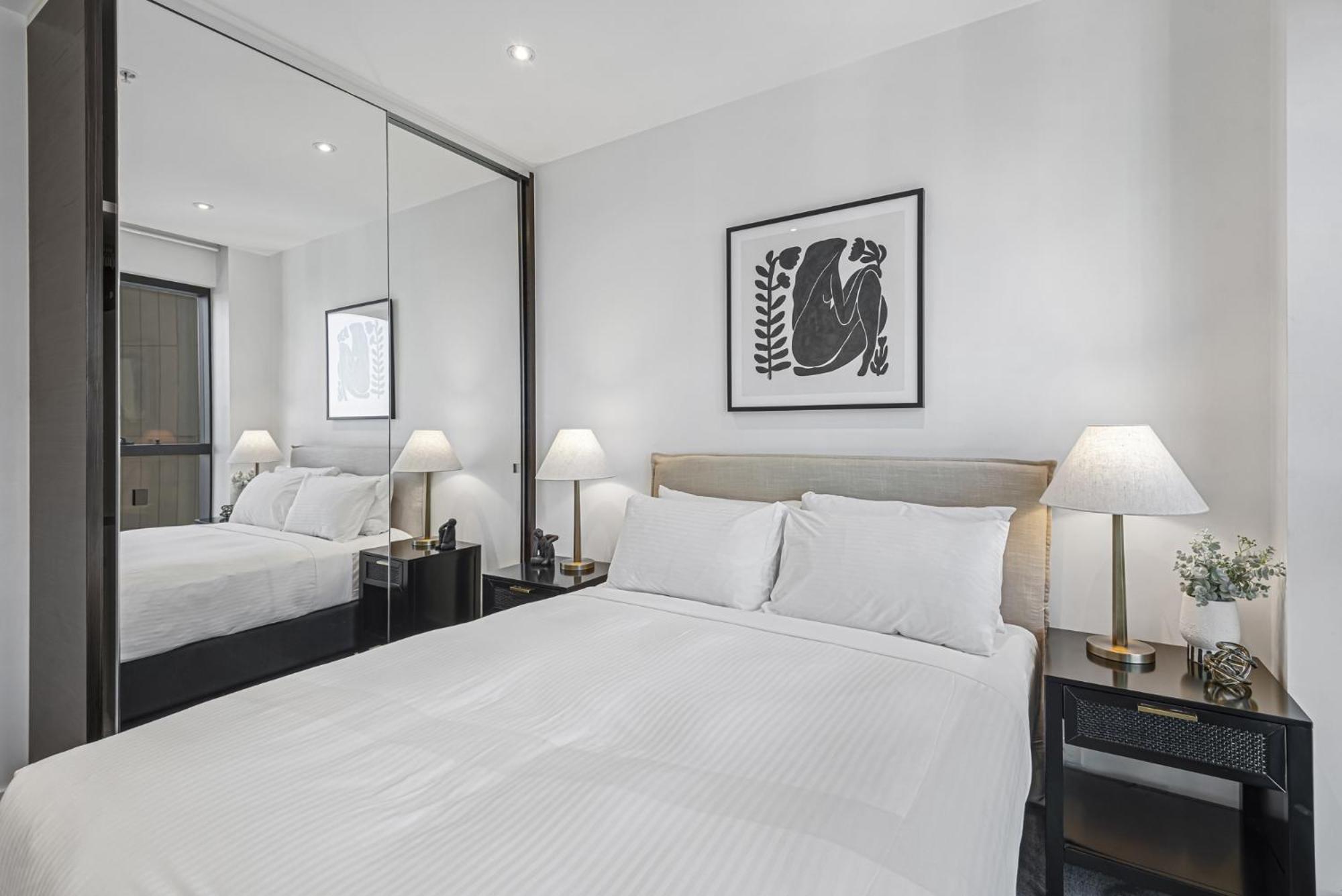 Elegant Southbank Escape Apartment with Balcony