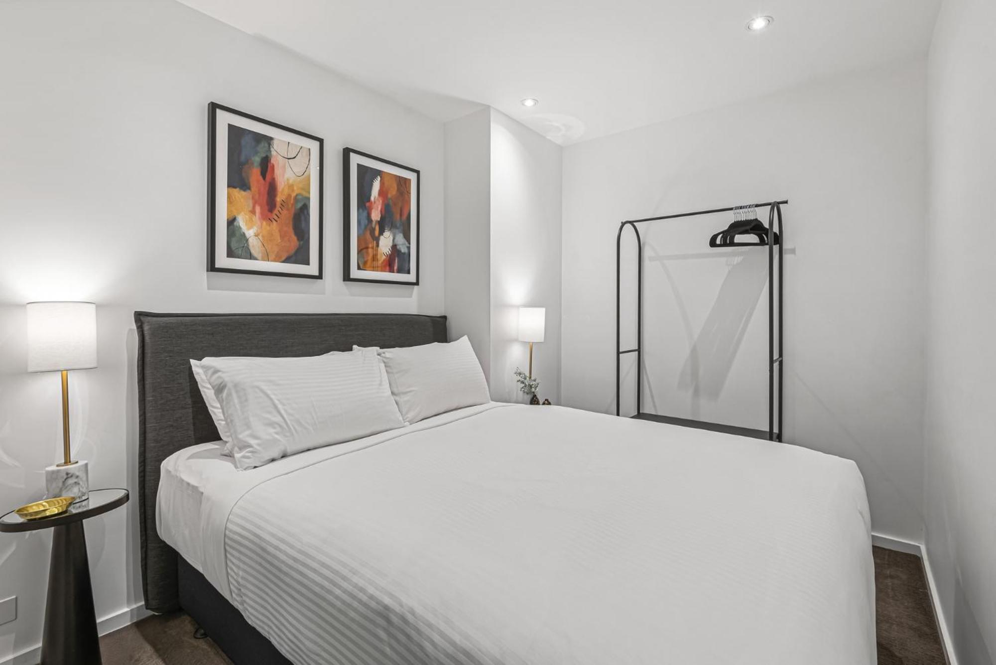 Elegant Southbank Escape Apartment with Balcony