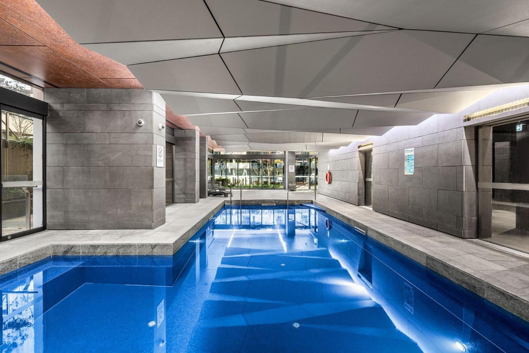 Melbourne CBD 2Bed with Gym, Sauna & Pool Access