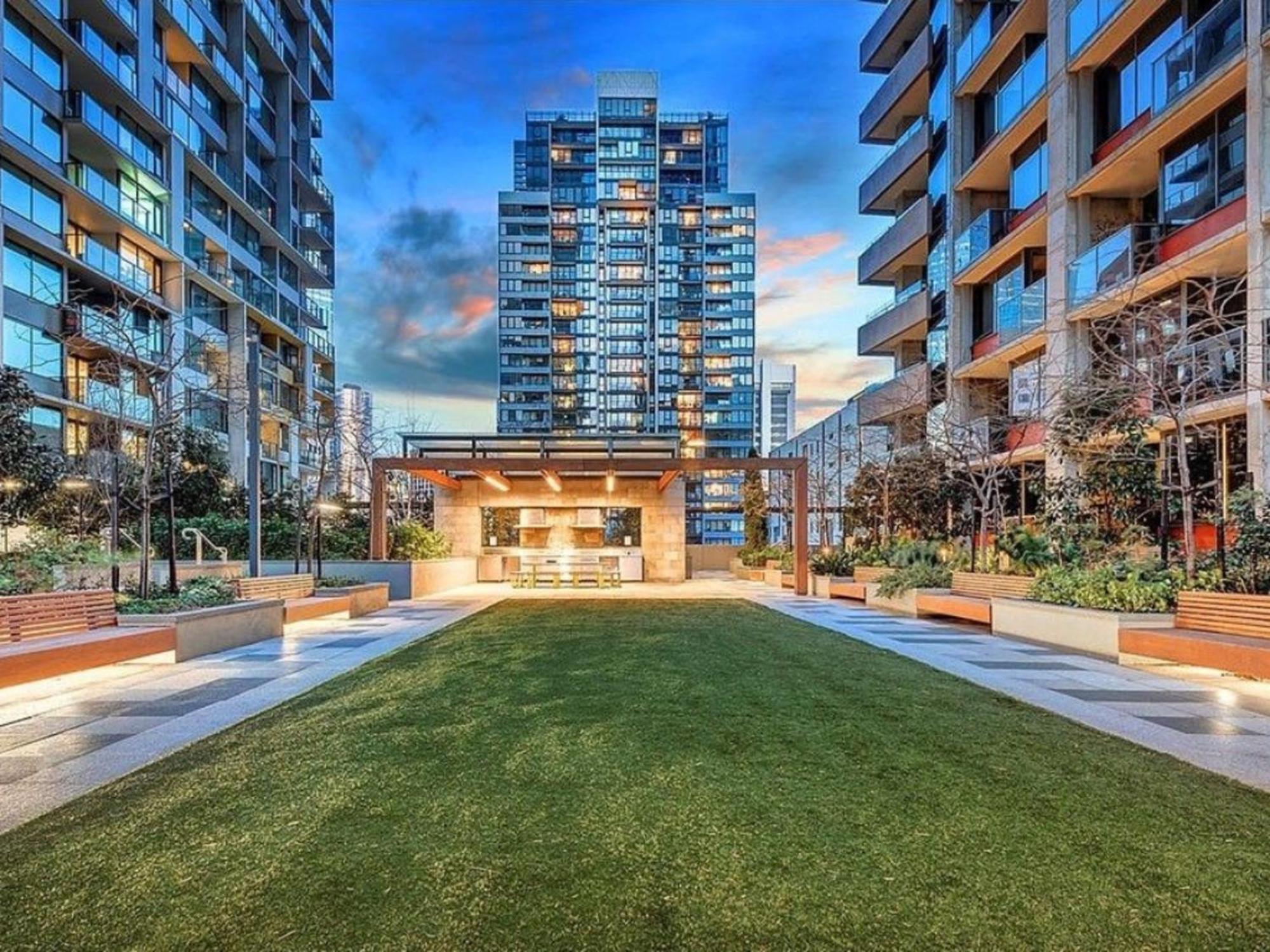 Melbourne CBD 2Bed with Gym, Sauna & Pool Access