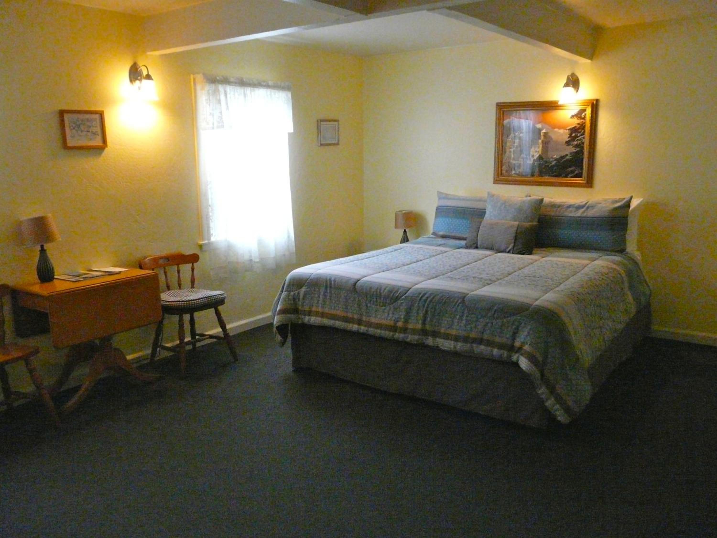 Harbor Inn