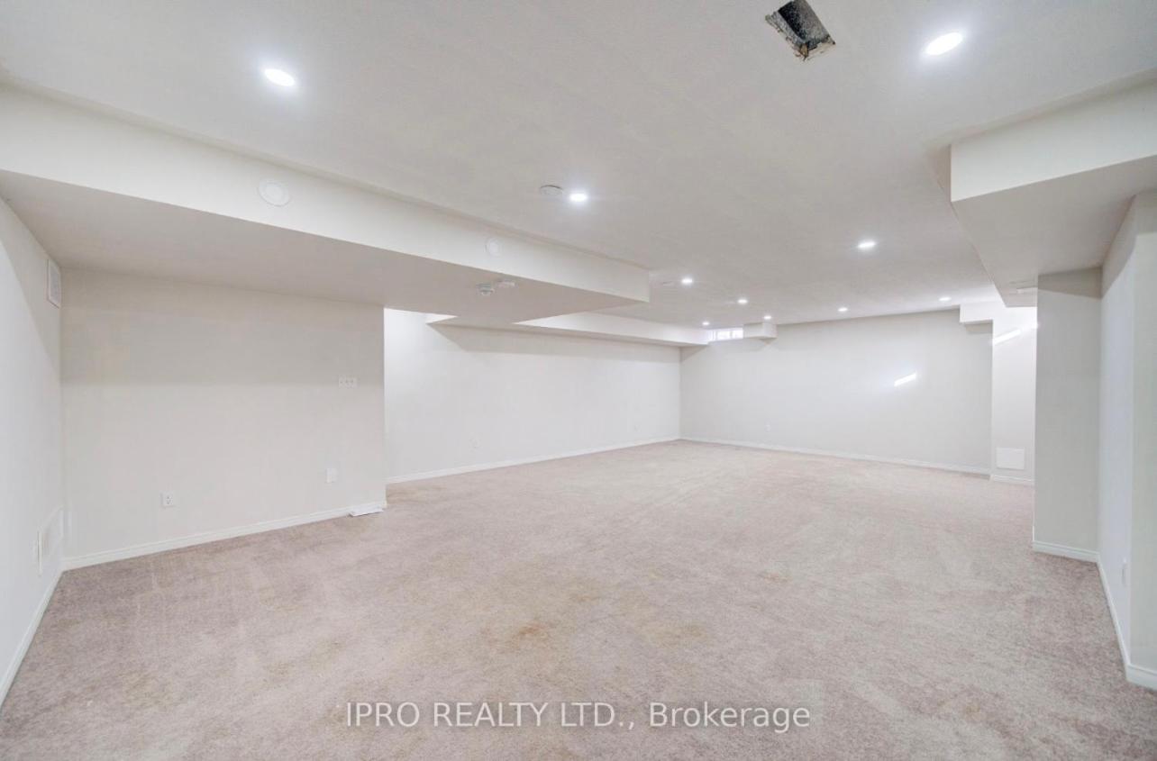 Four Bedroom Spacious House with Parking in Milton, Ontario