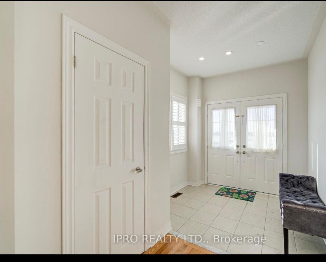 Four Bedroom Spacious House with Parking in Milton, Ontario