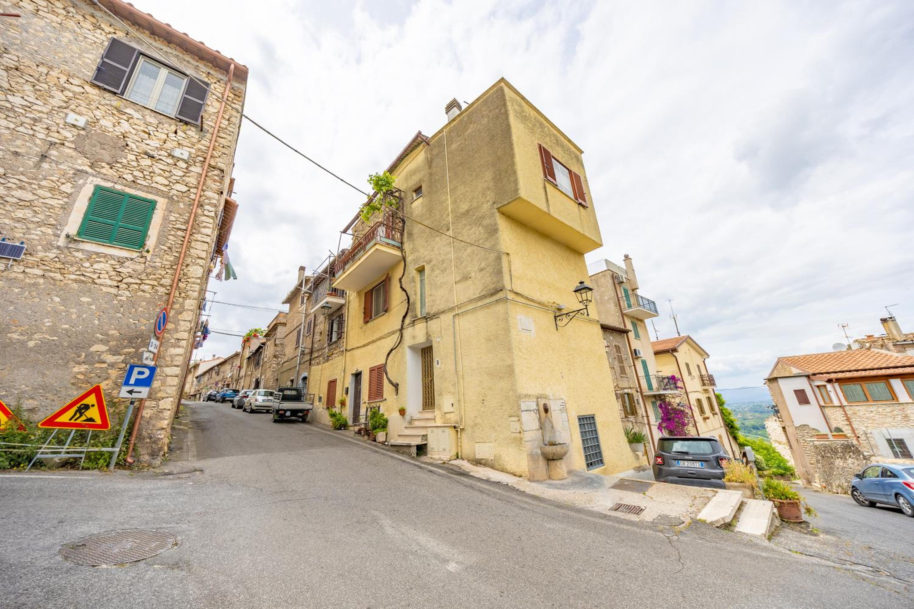 Montecelio Golden House