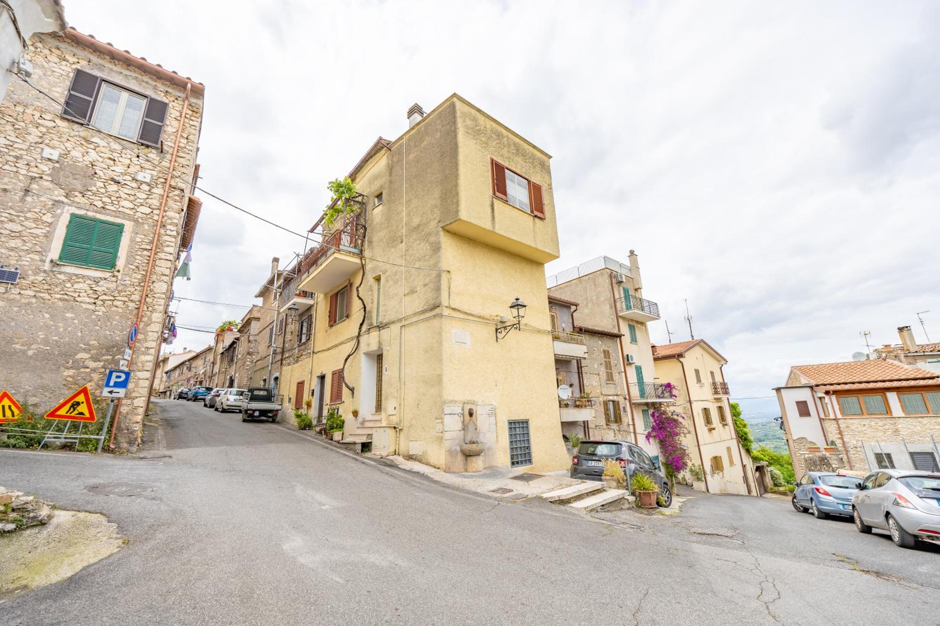 Montecelio Golden House