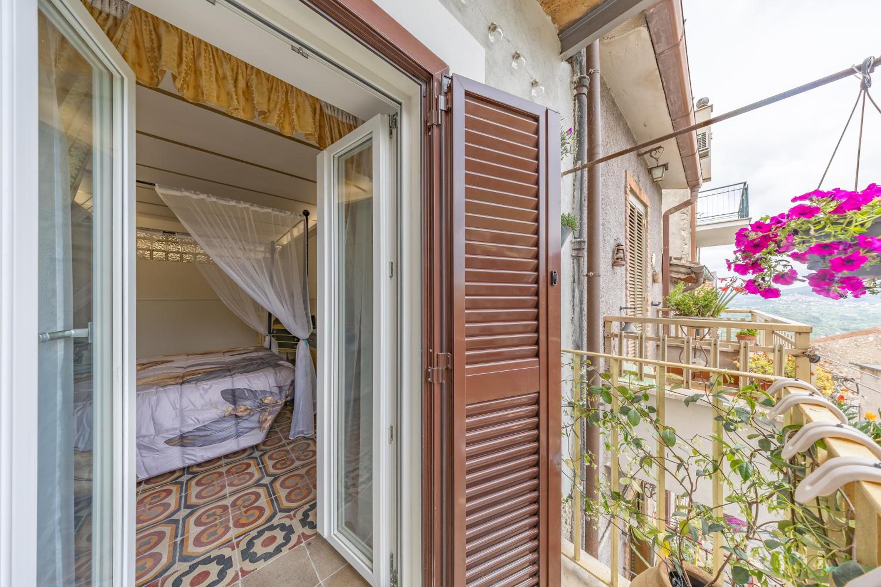 Montecelio Golden House