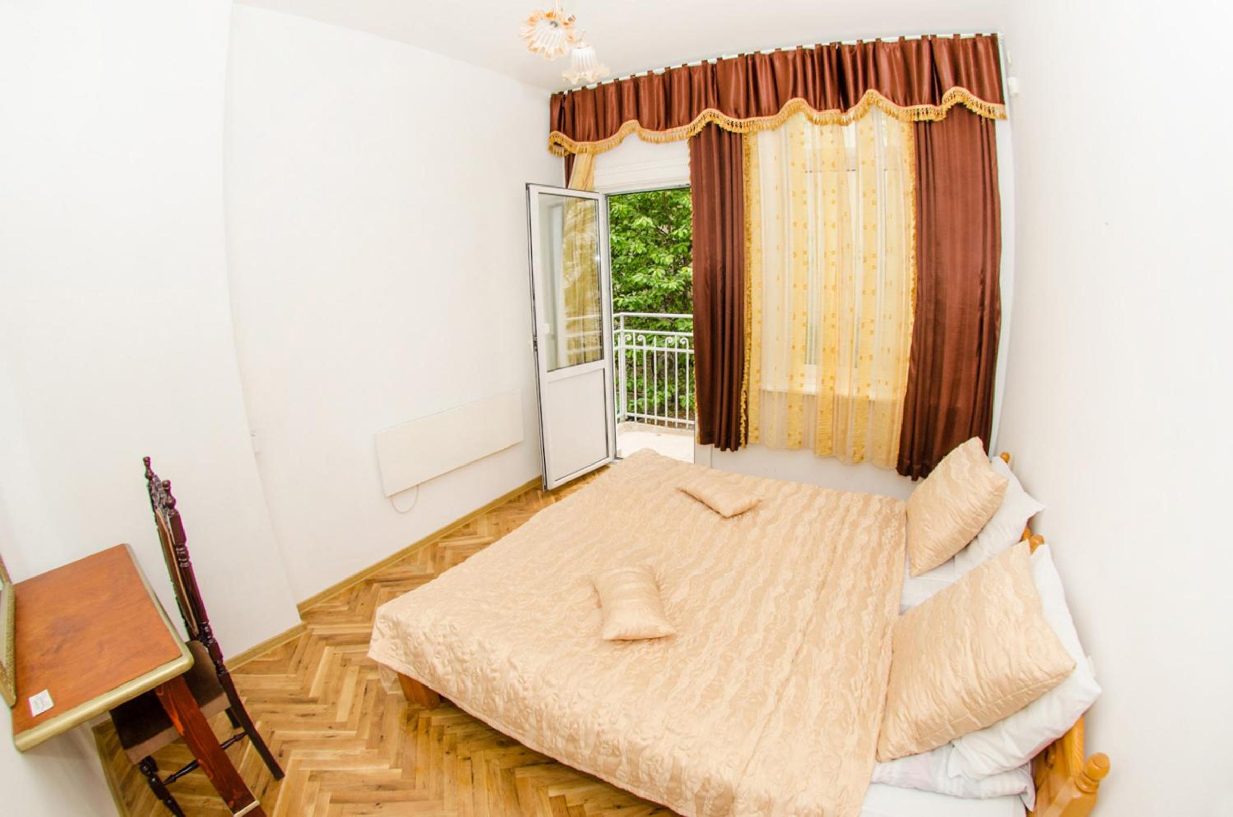 Central GuestHouse Five Corners