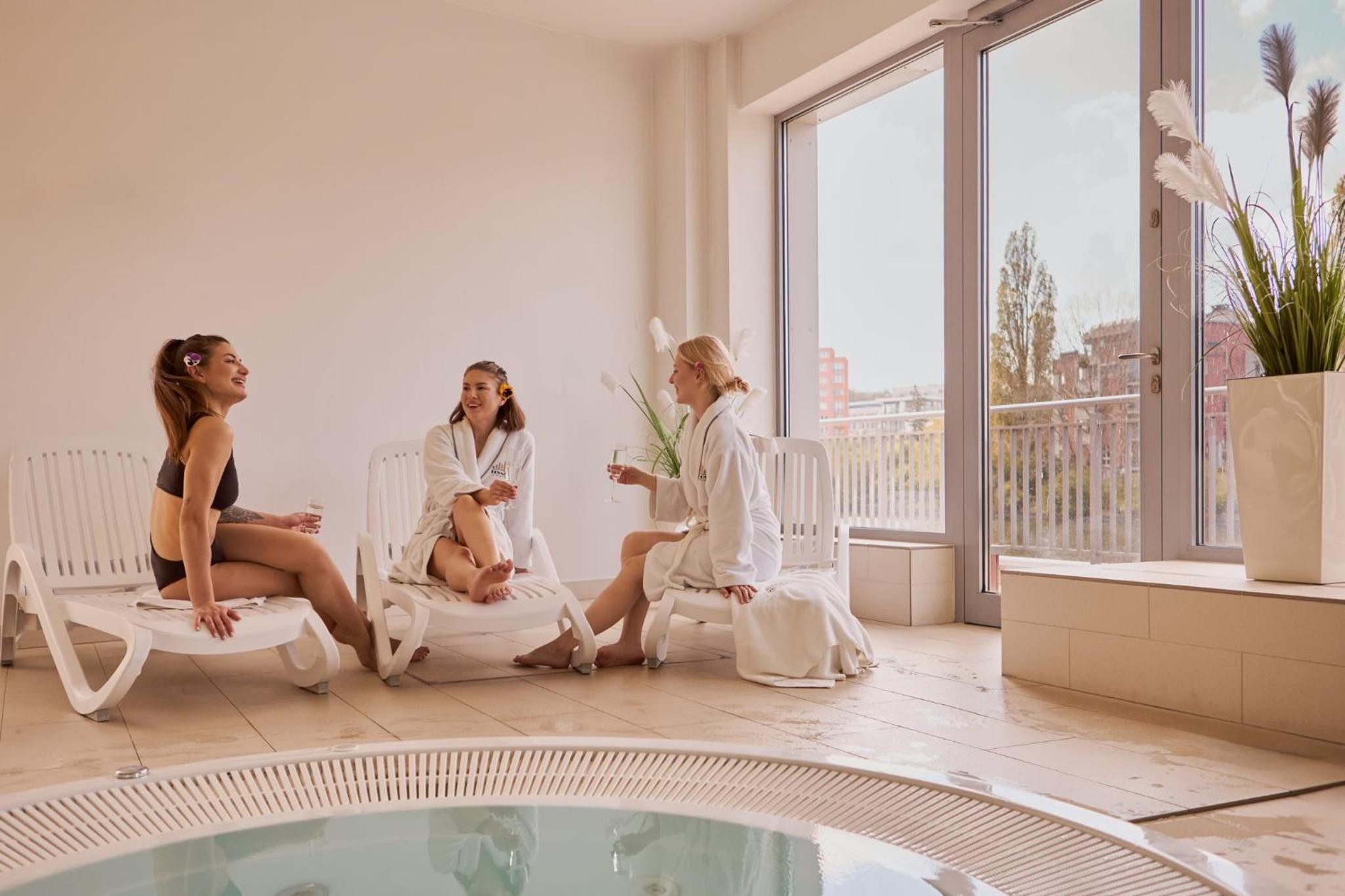 Waterlane Island - Riverview Pool, SPA & Gym by Downtown Apartments