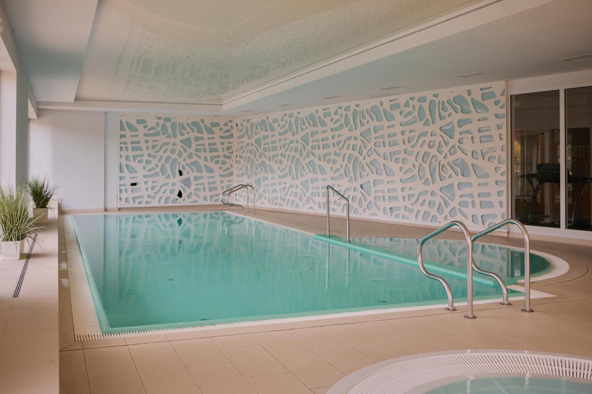 Waterlane Island - Riverview Pool, SPA & Gym by Downtown Apartments