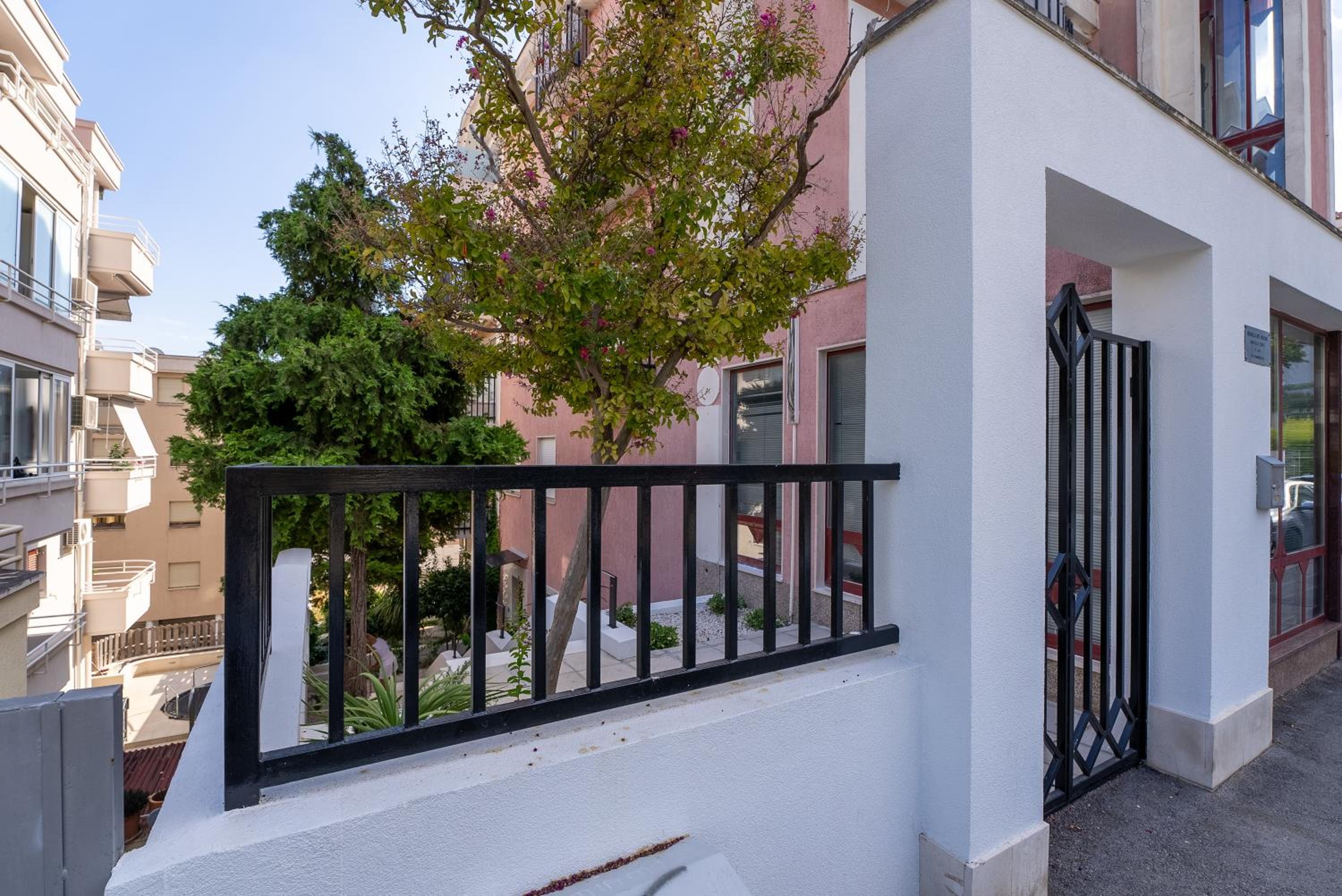 Luxury Apartment & Rooms 
