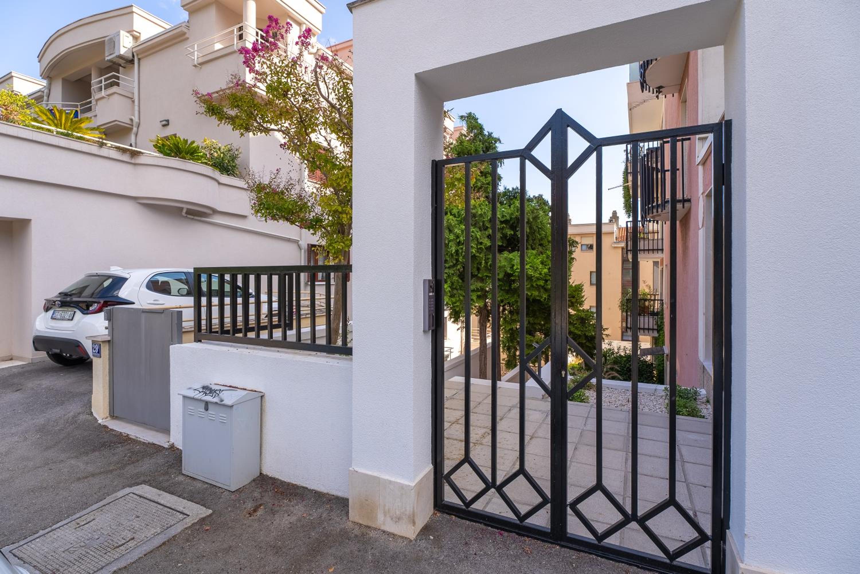Luxury Apartment & Rooms 