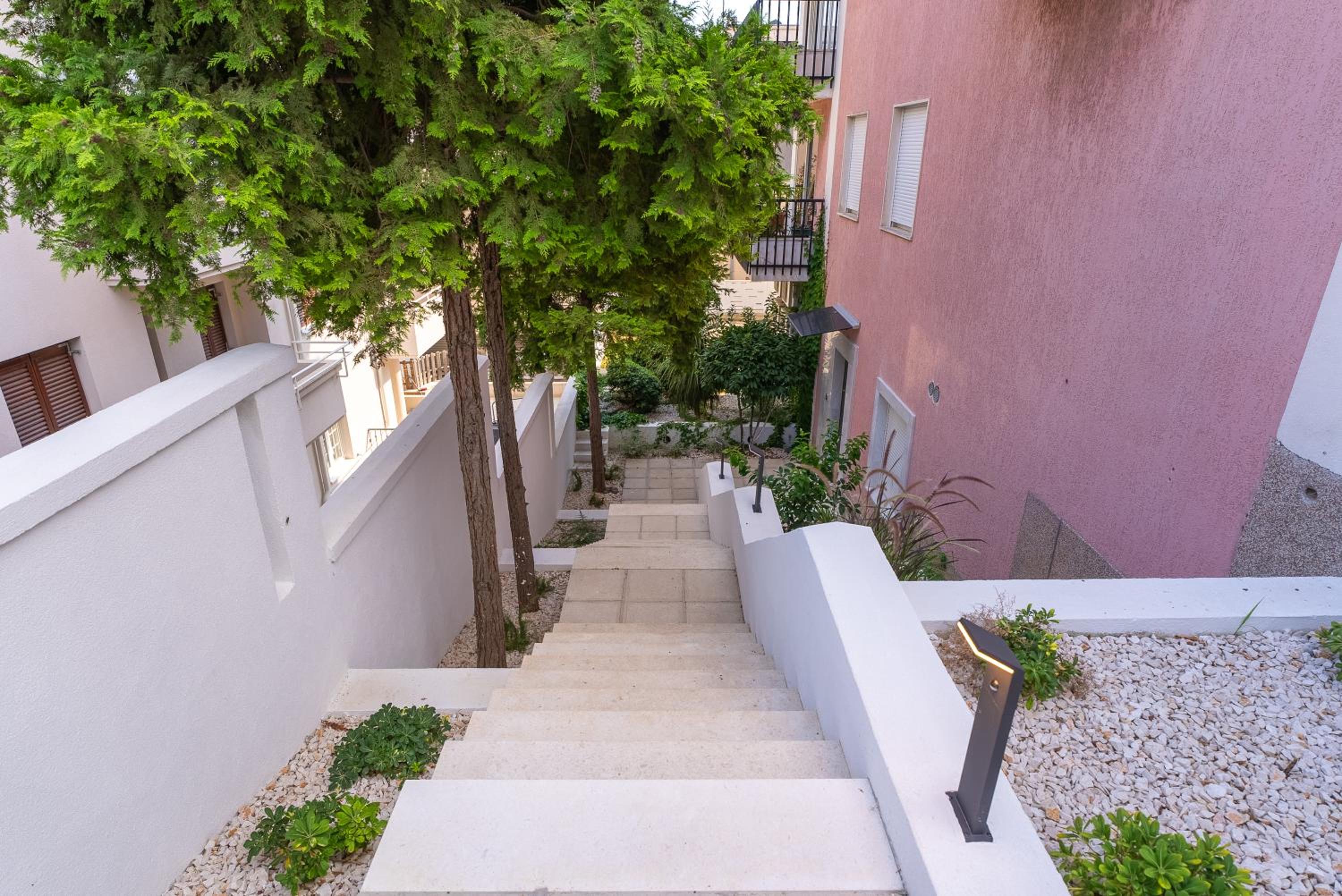 Luxury Apartment & Rooms 