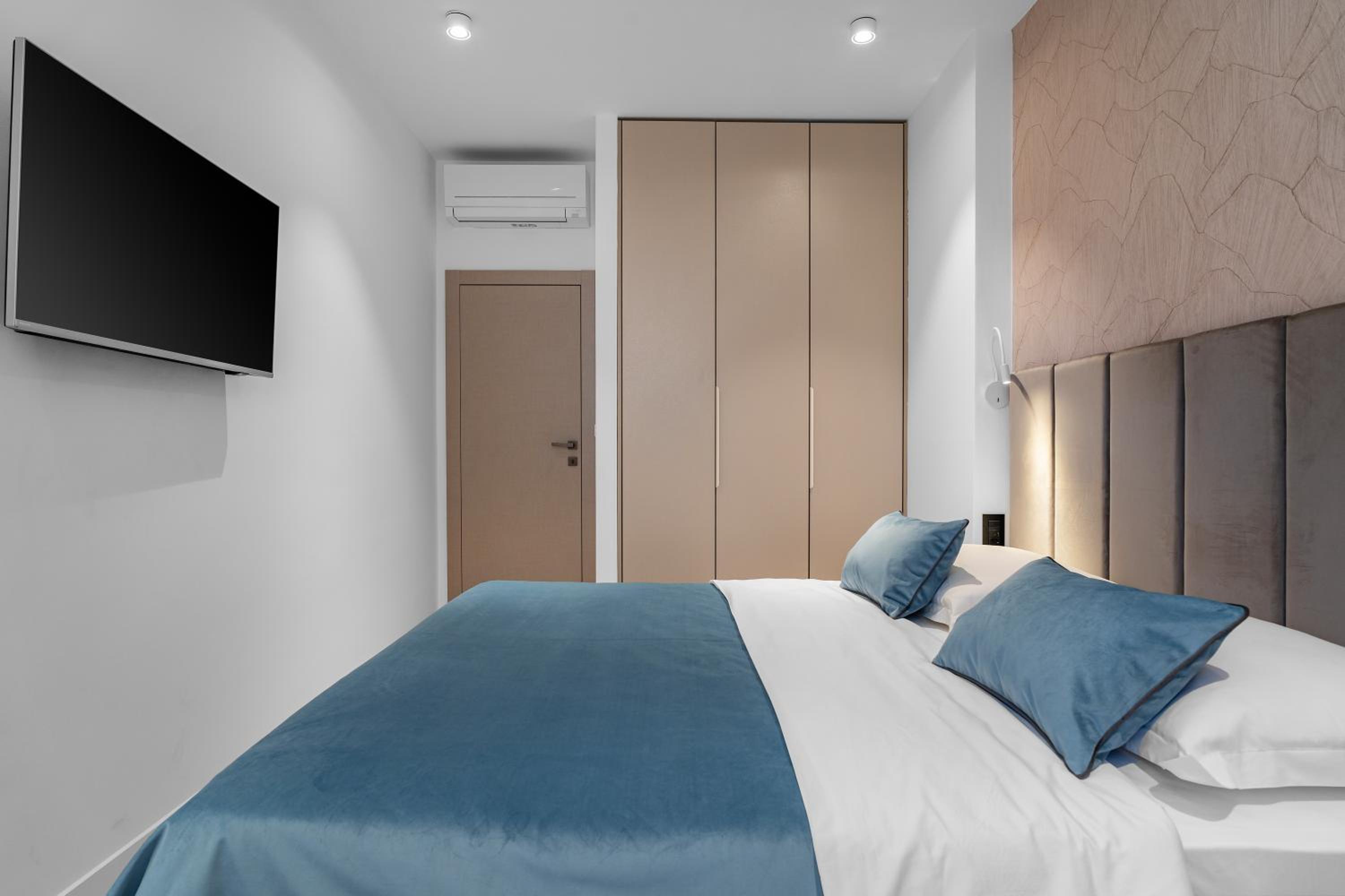 Luxury Apartment & Rooms 