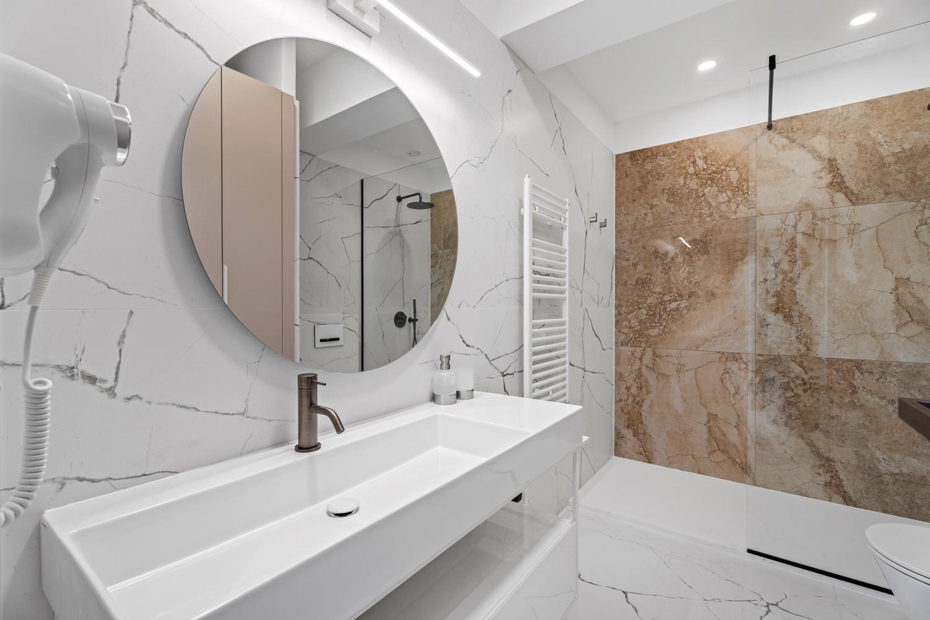 Luxury Apartment & Rooms 
