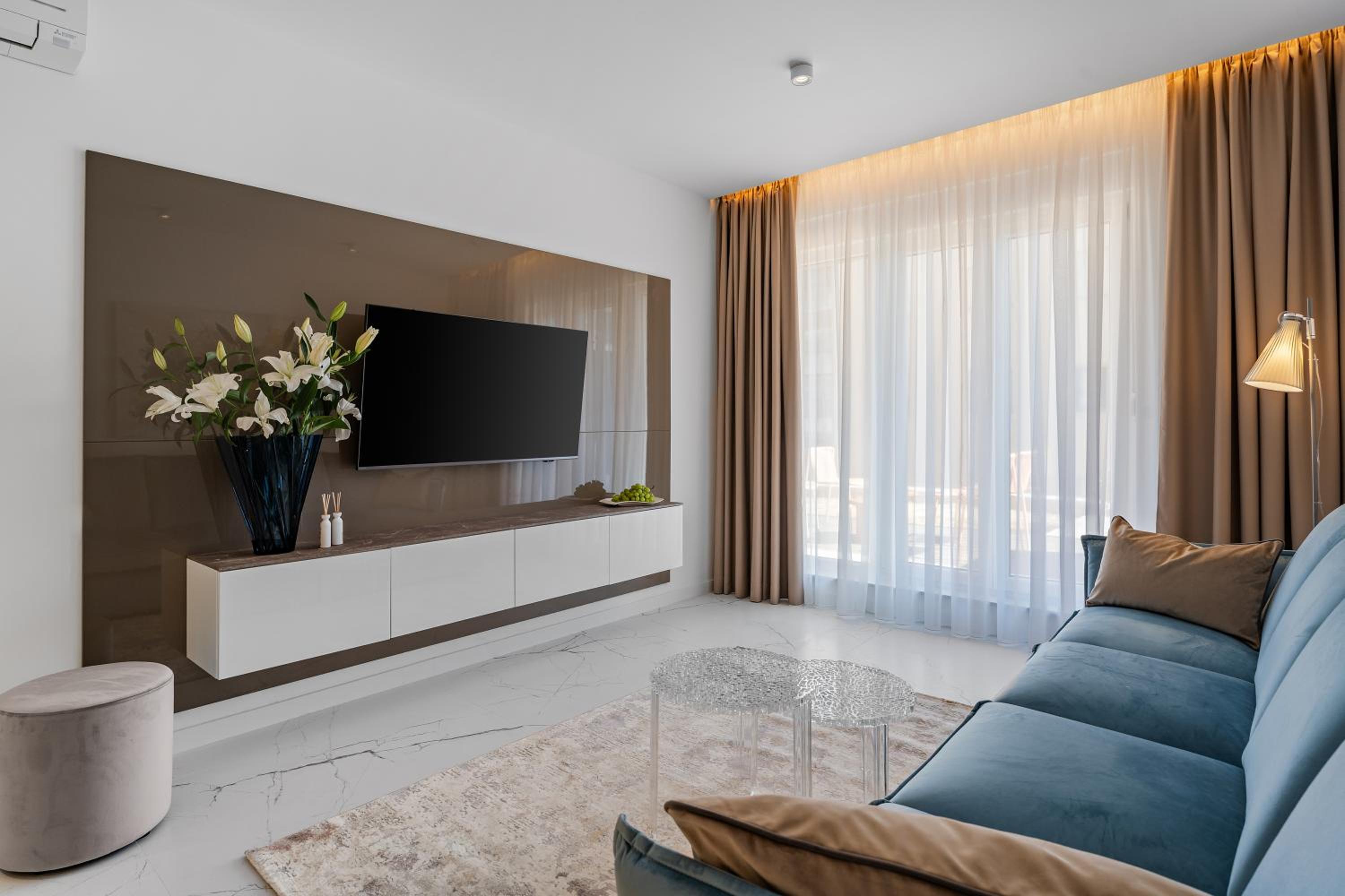 Luxury Apartment & Rooms 