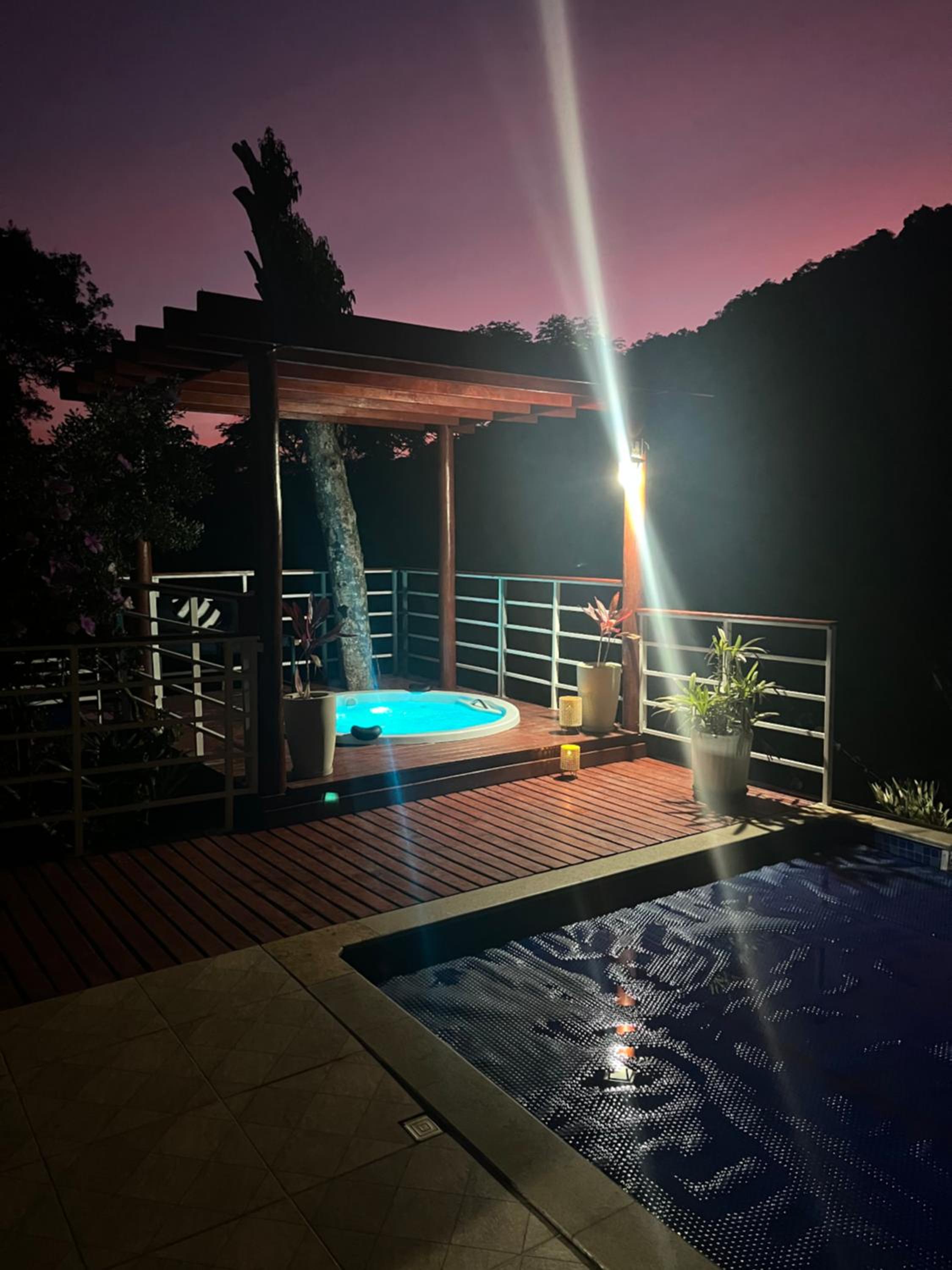 Refúgio com hidro, piscina e linda vista!