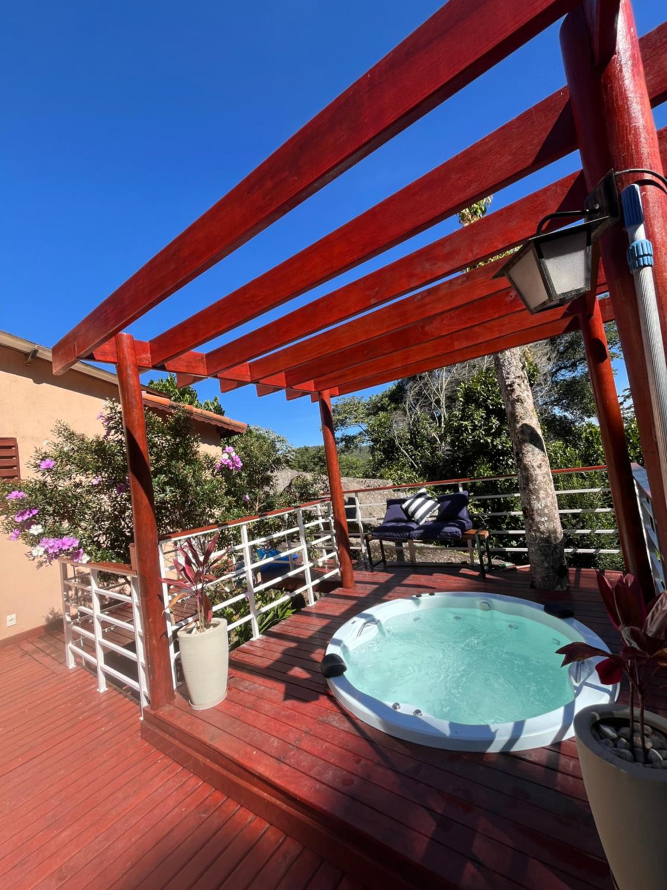 Refúgio com hidro, piscina e linda vista!