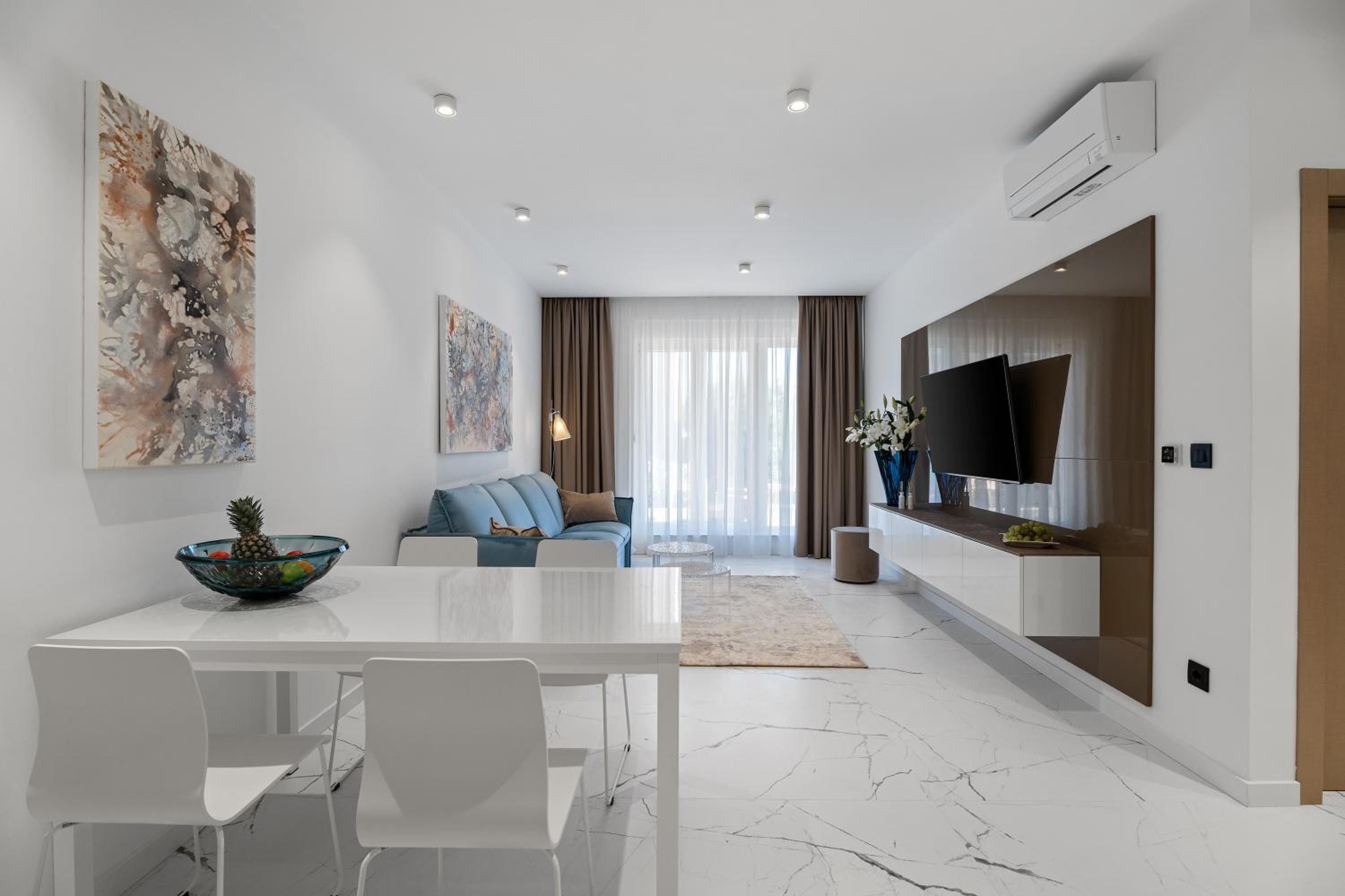 Luxury Apartment & Rooms 