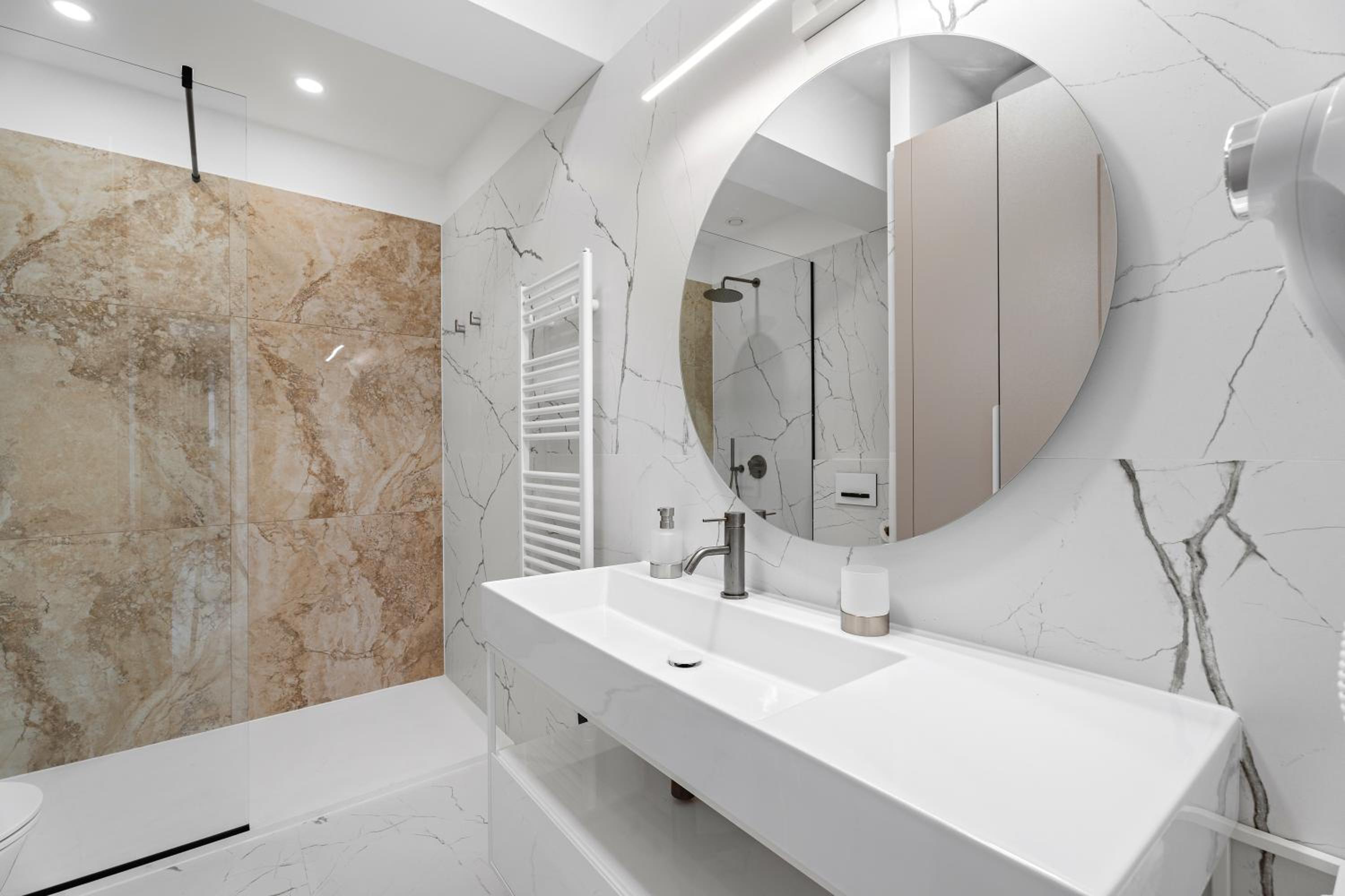 Luxury Apartment & Rooms 