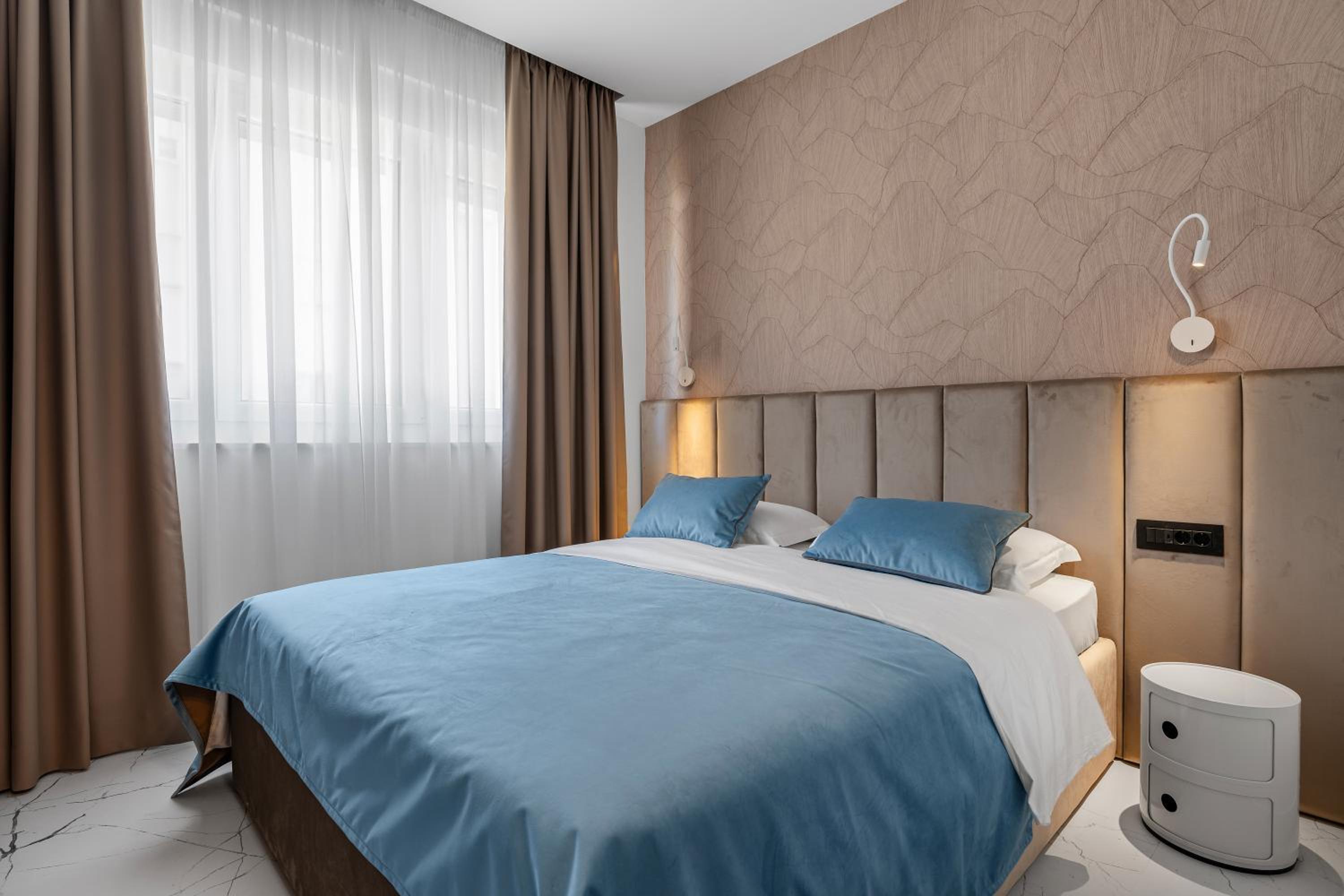 Luxury Apartment & Rooms 