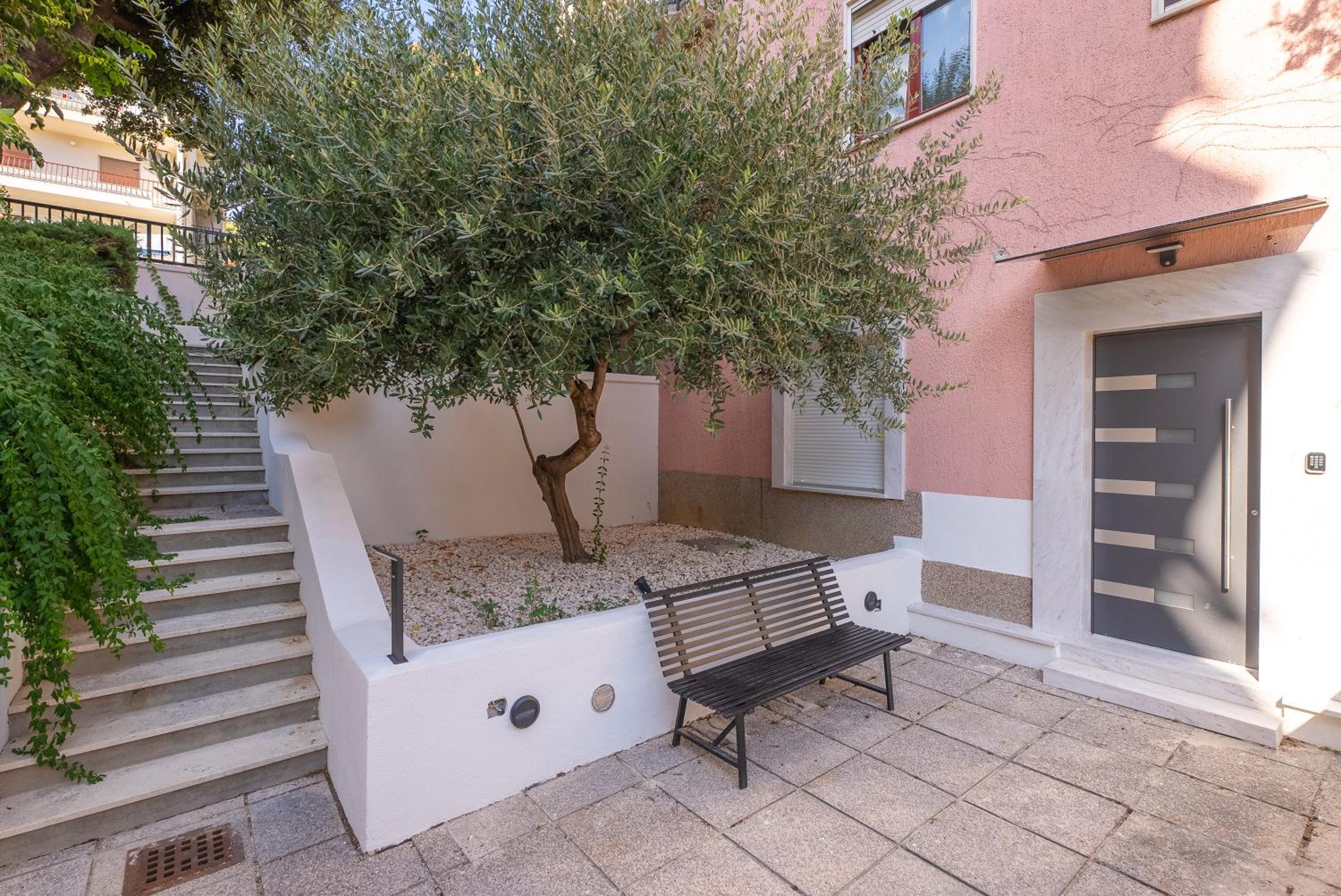 Luxury Apartment & Rooms 