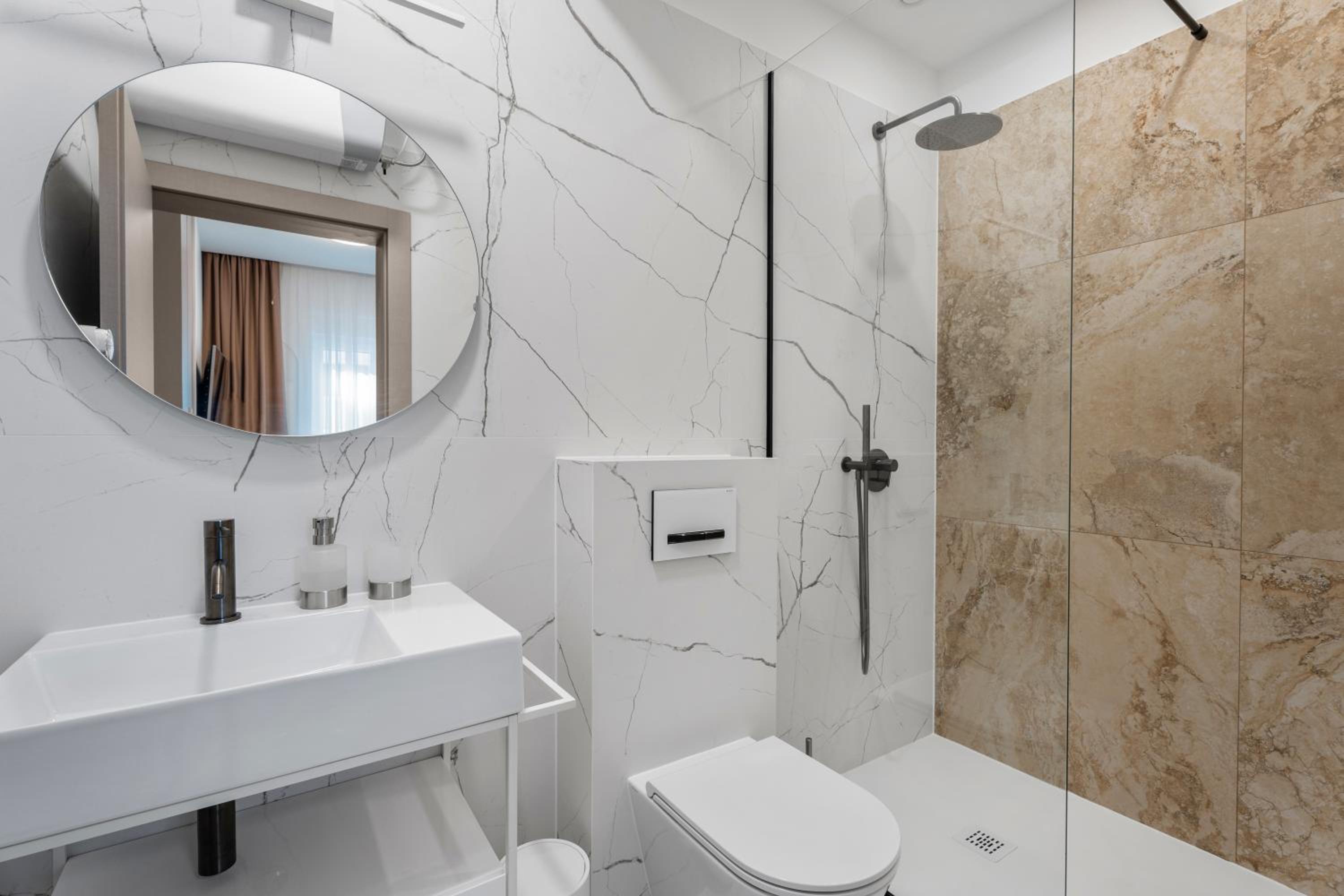 Luxury Apartment & Rooms 