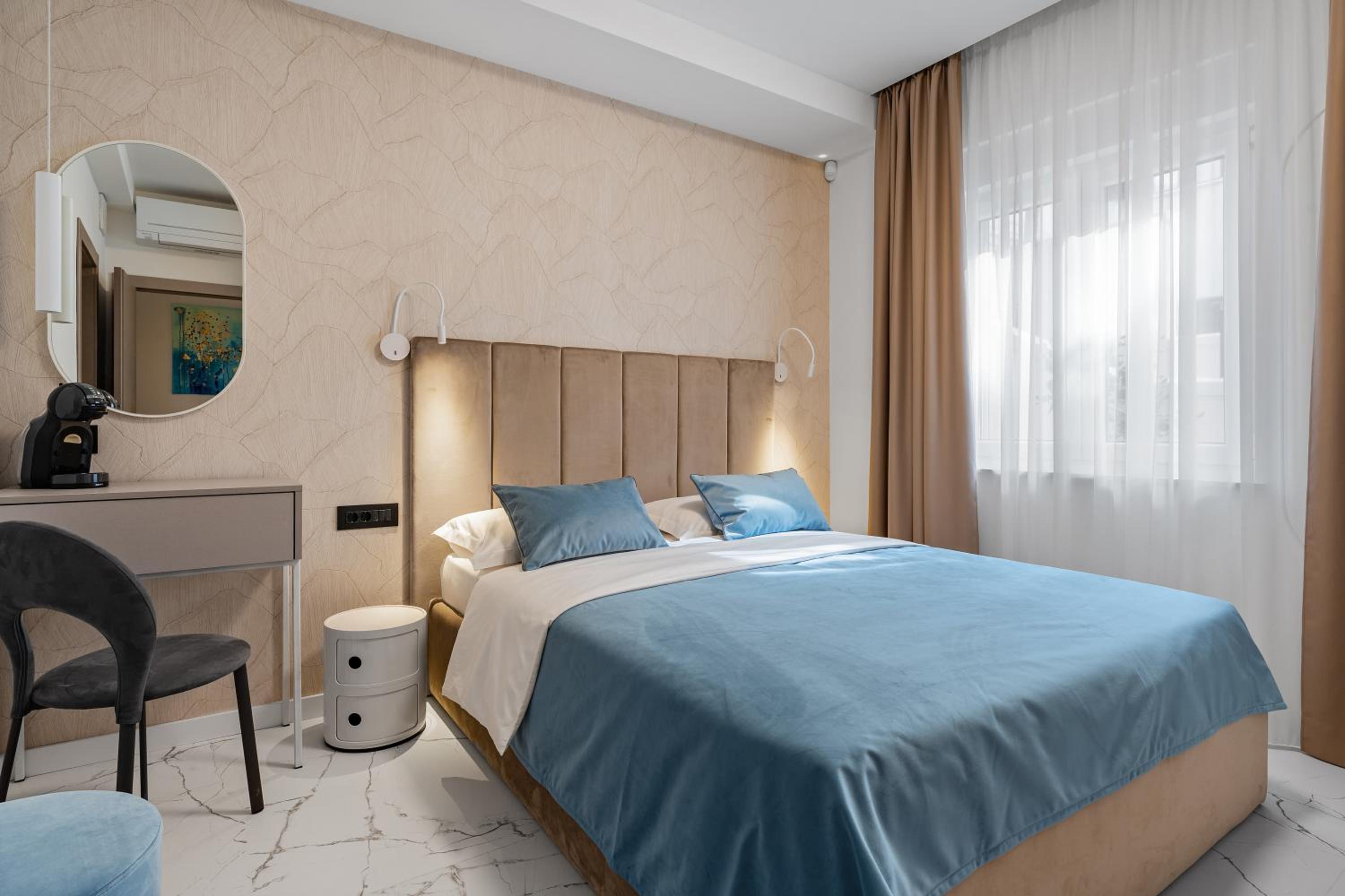 Luxury Apartment & Rooms 