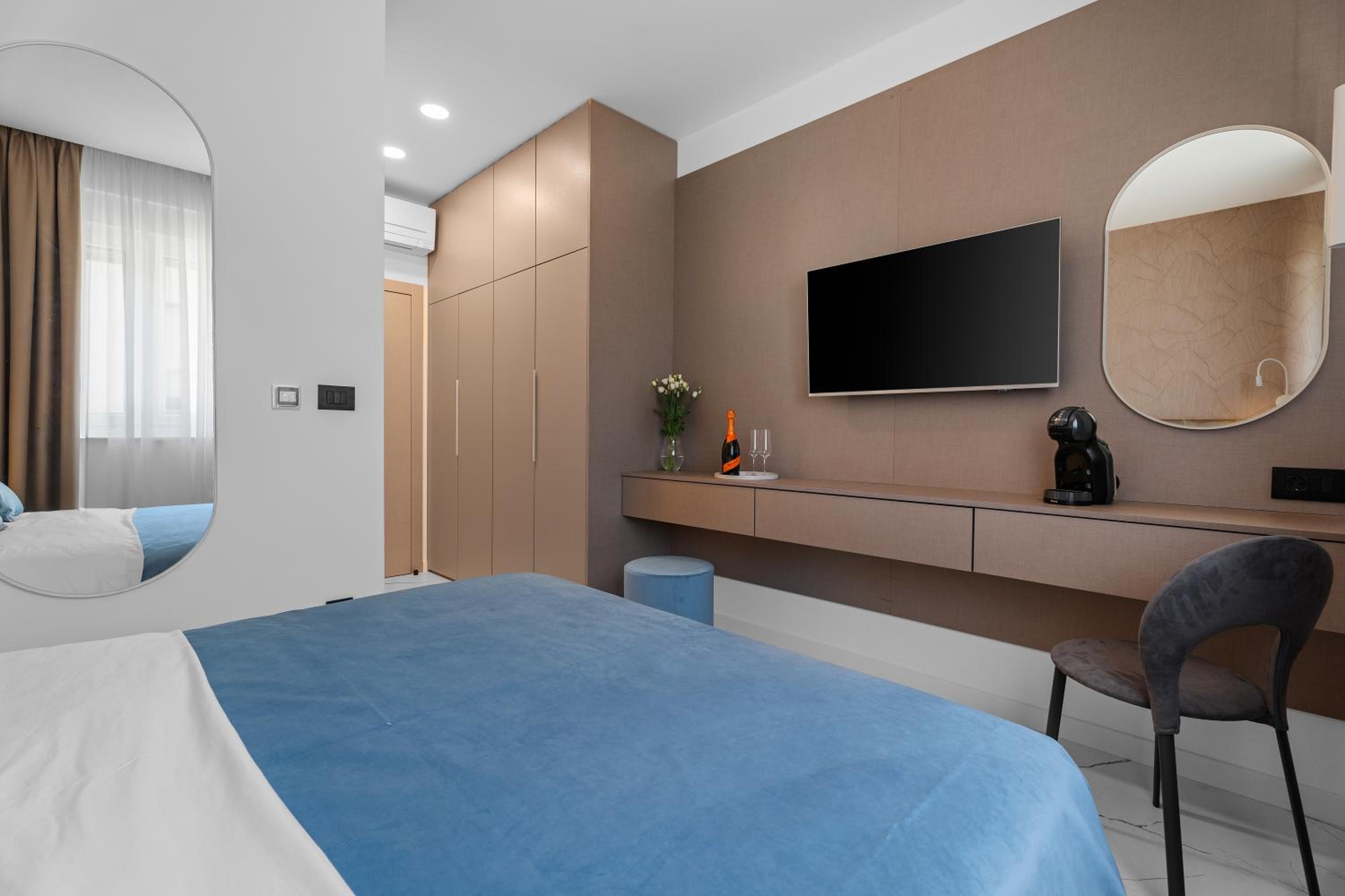Luxury Apartment & Rooms 