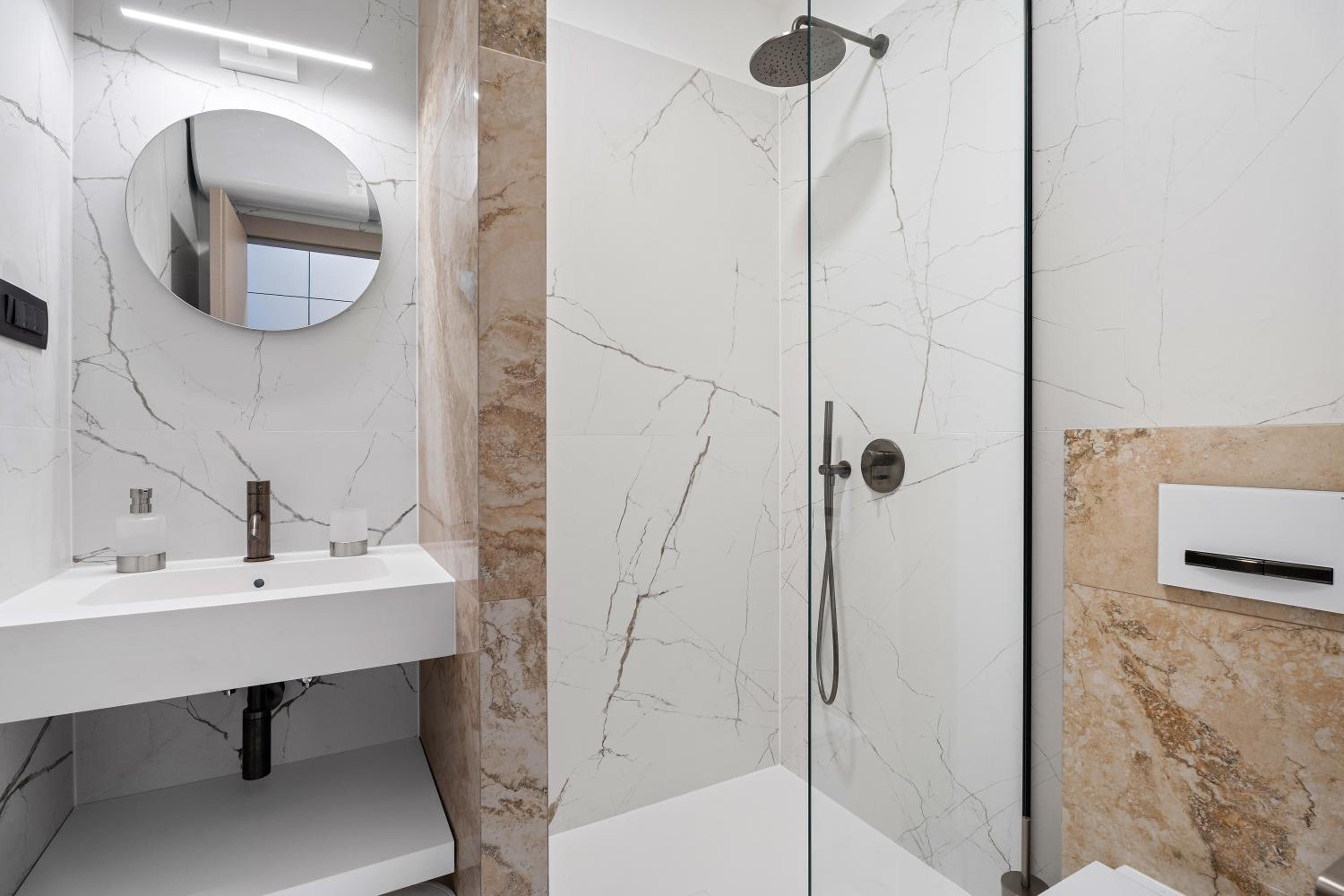 Luxury Apartment & Rooms 