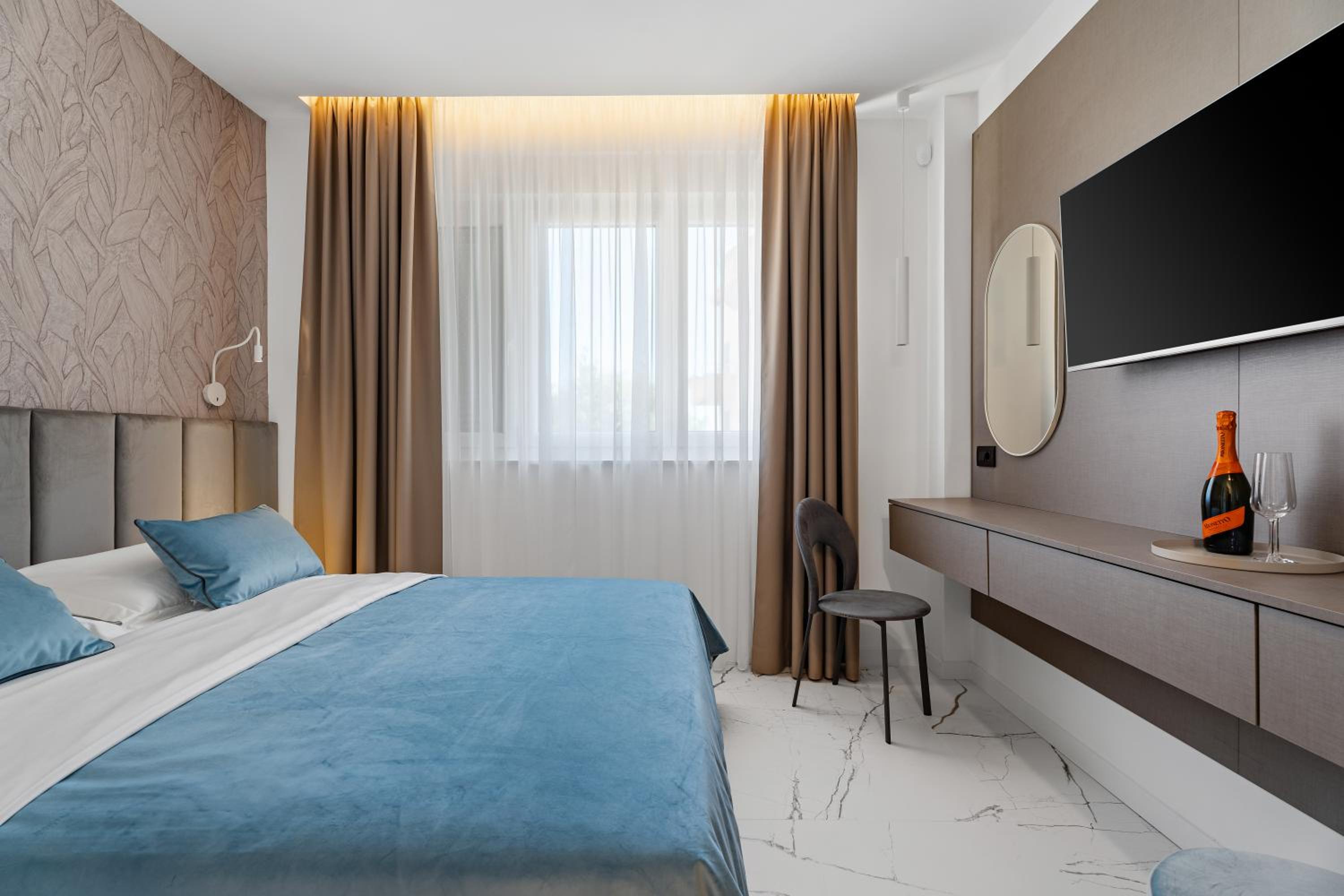 Luxury Apartment & Rooms 