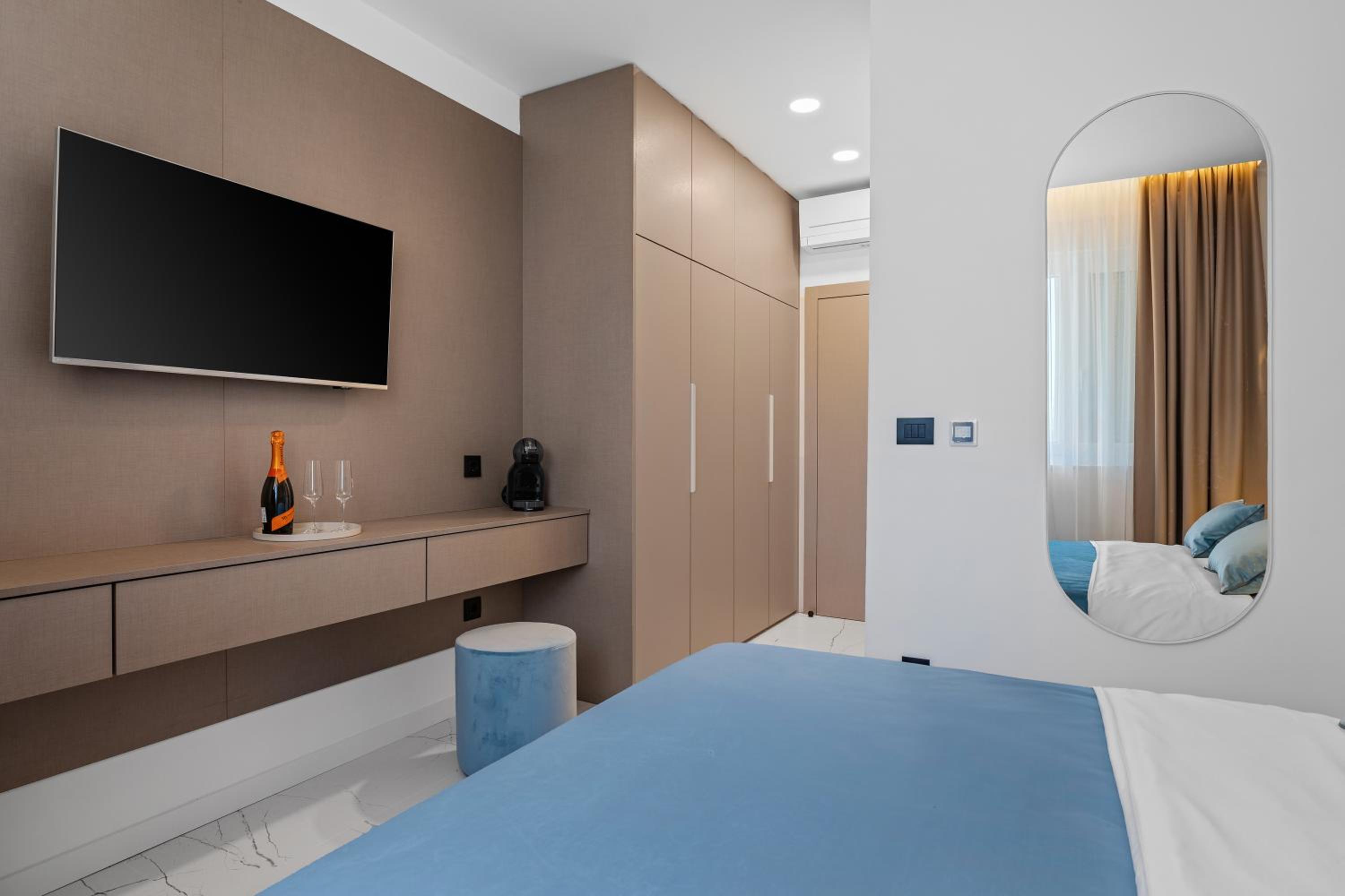 Luxury Apartment & Rooms 