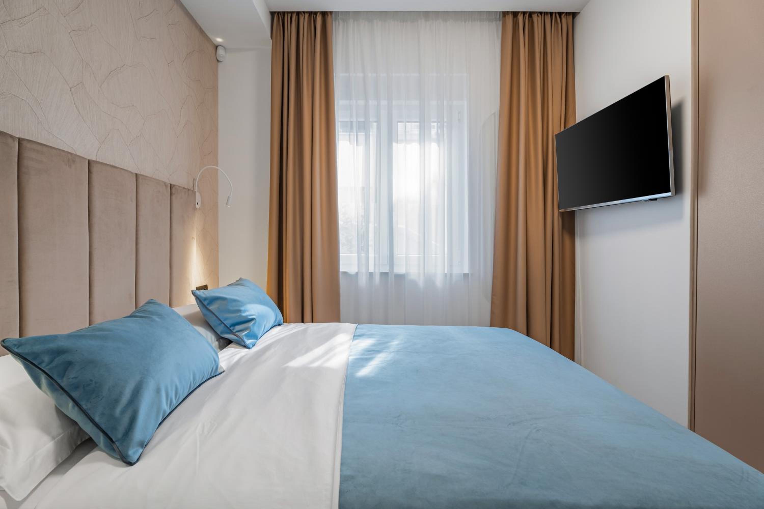 Luxury Apartment & Rooms 