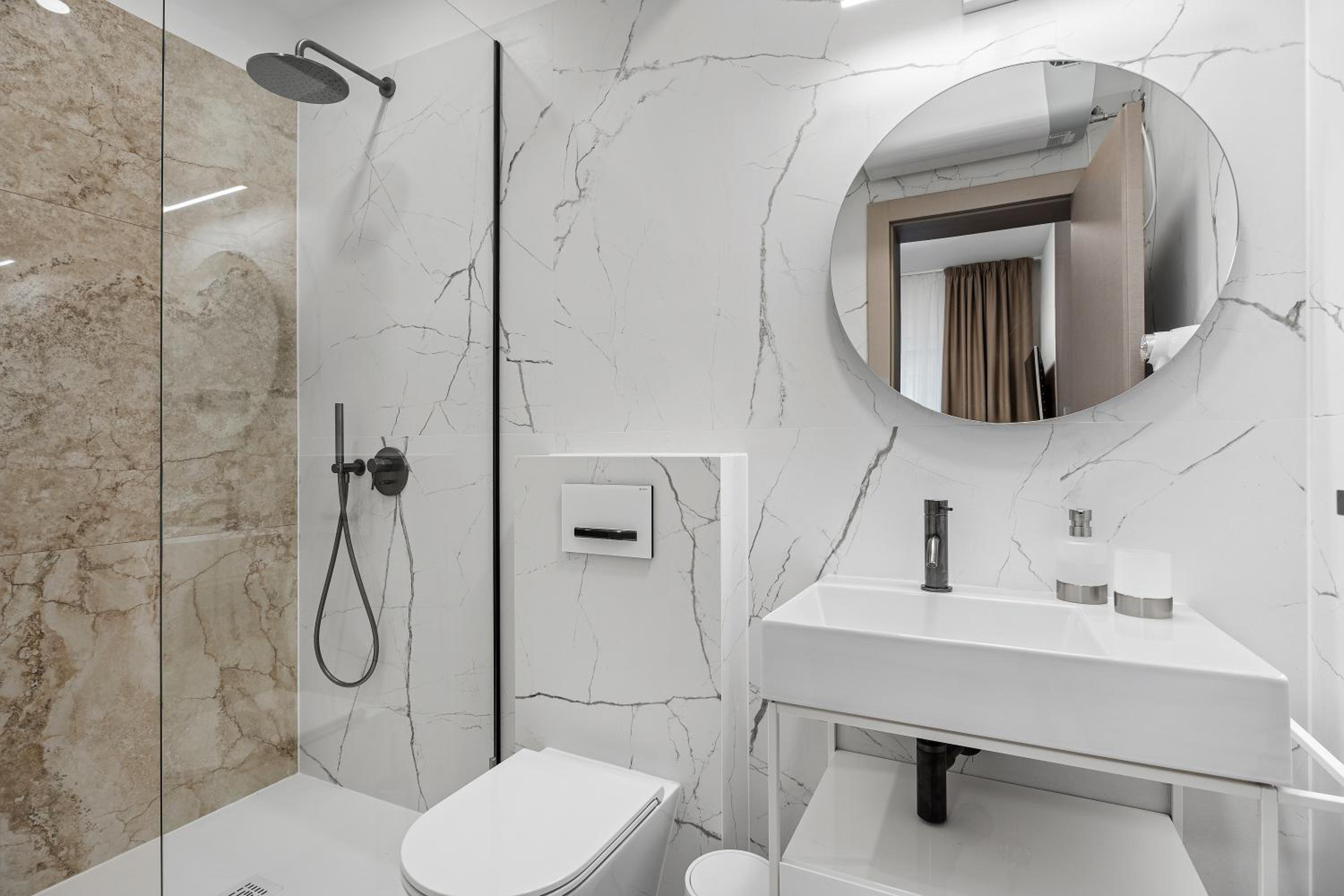 Luxury Apartment & Rooms 
