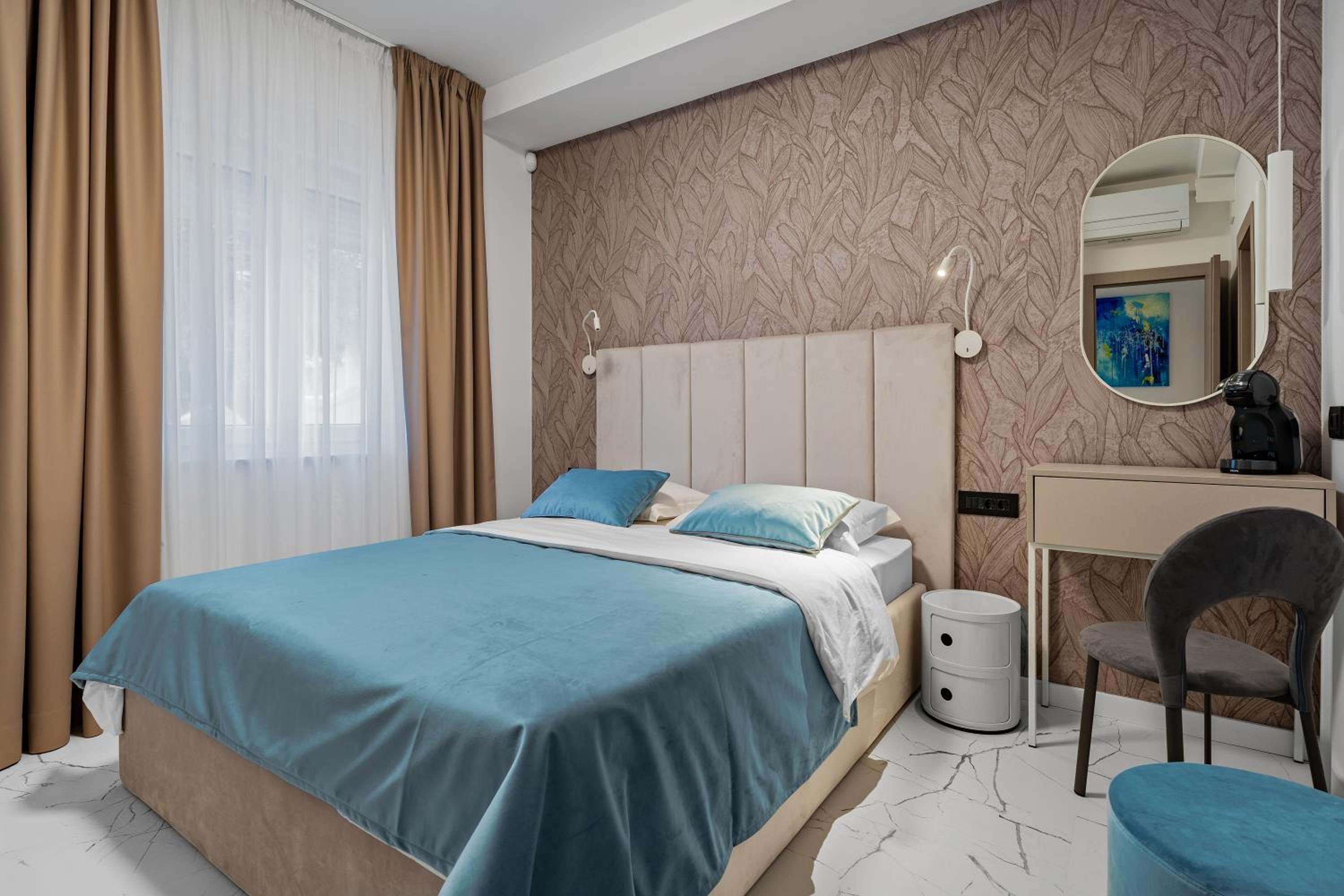 Luxury Apartment & Rooms 