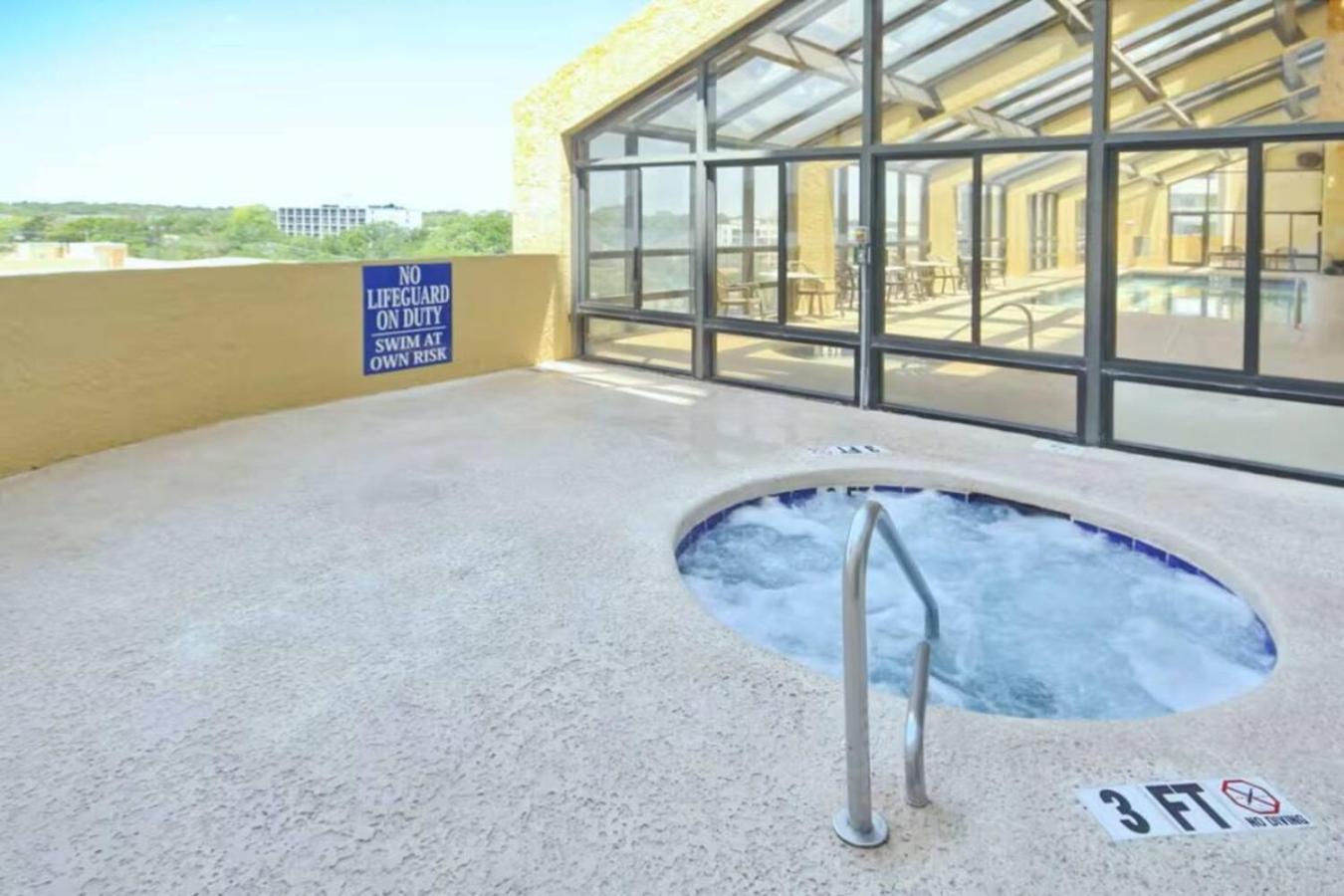 Renovated Oceanview Caravelle MB