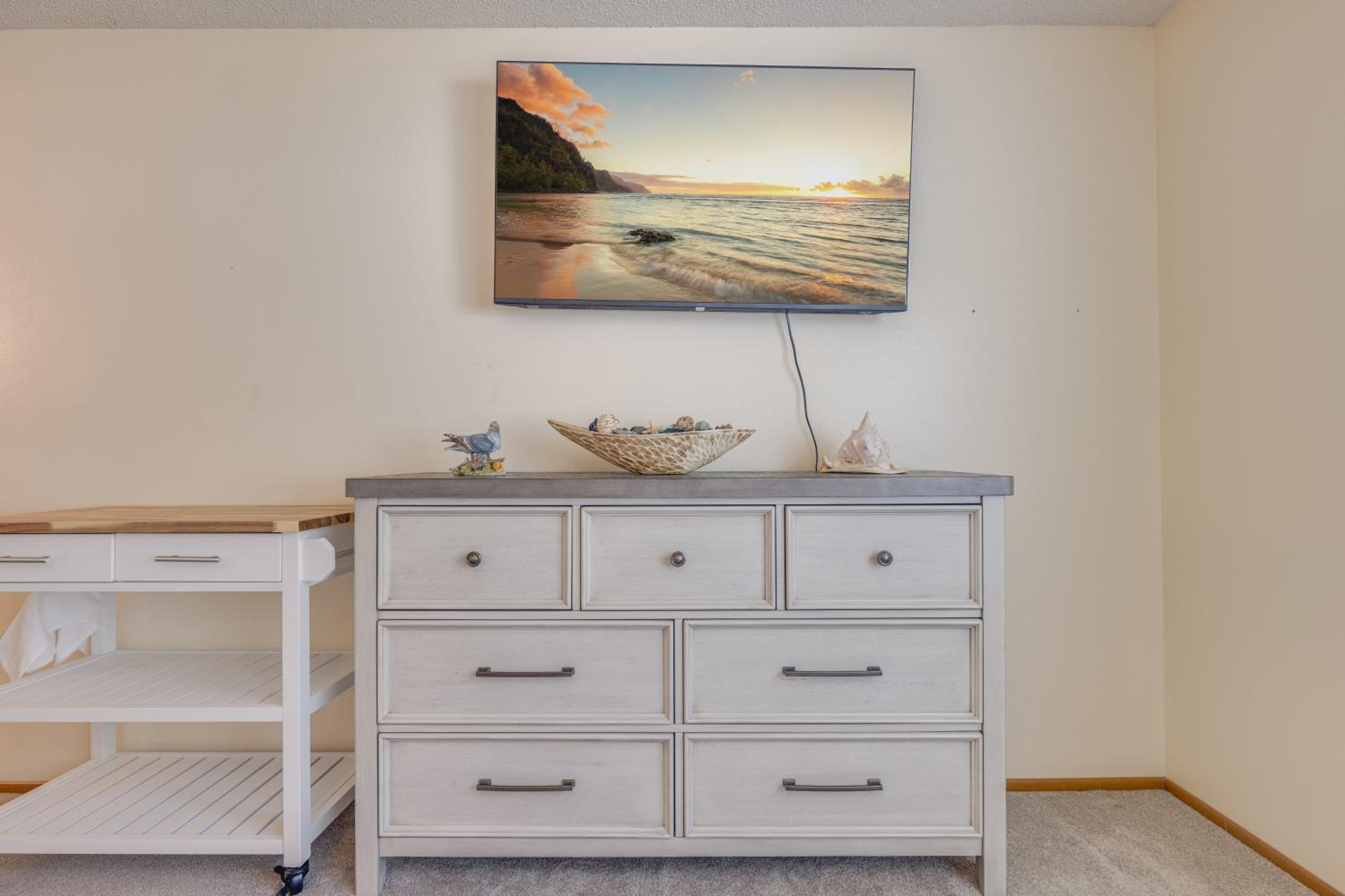 King size bed, private bathroom, flat TV