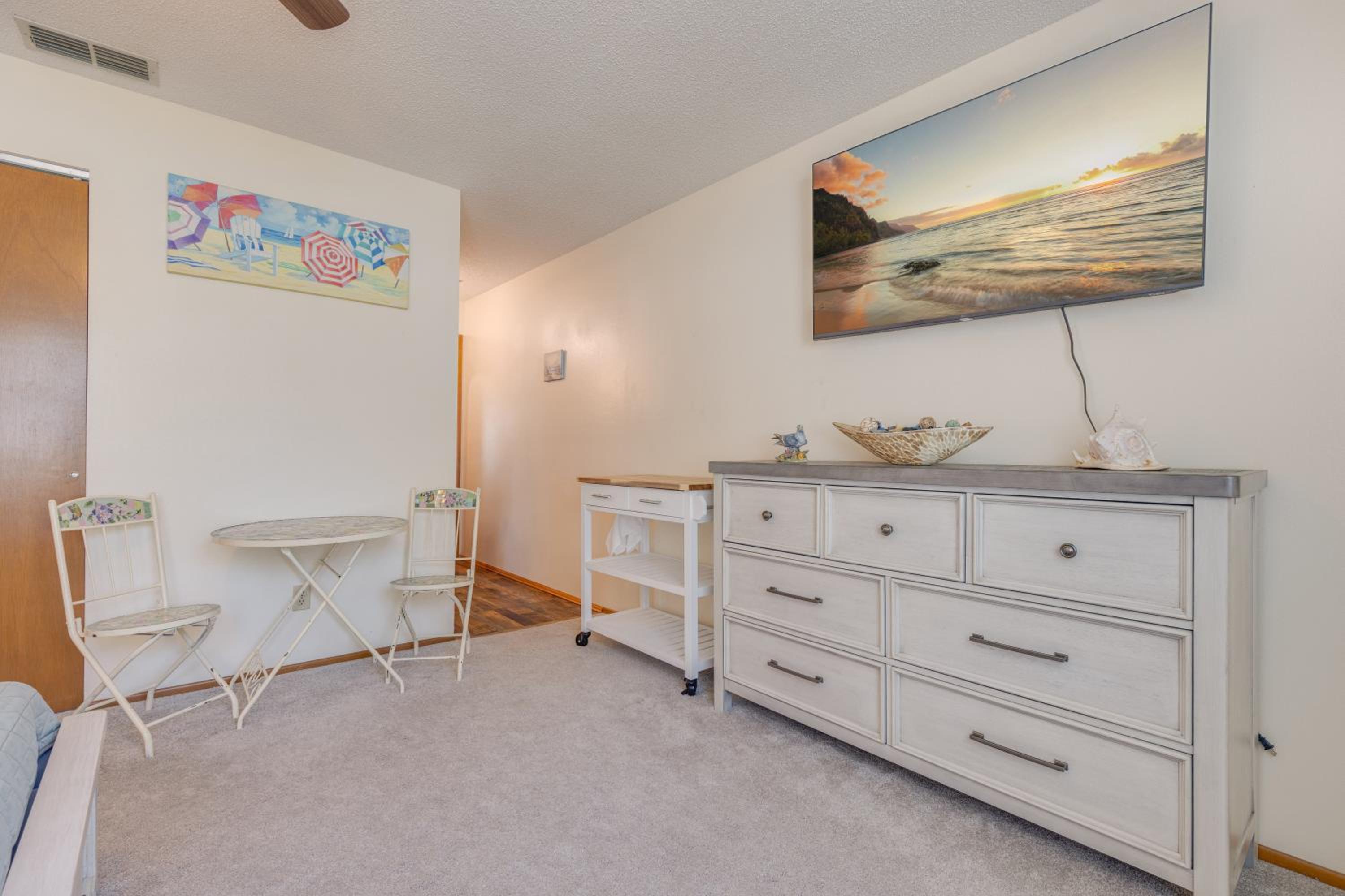 King size bed, private bathroom, flat TV